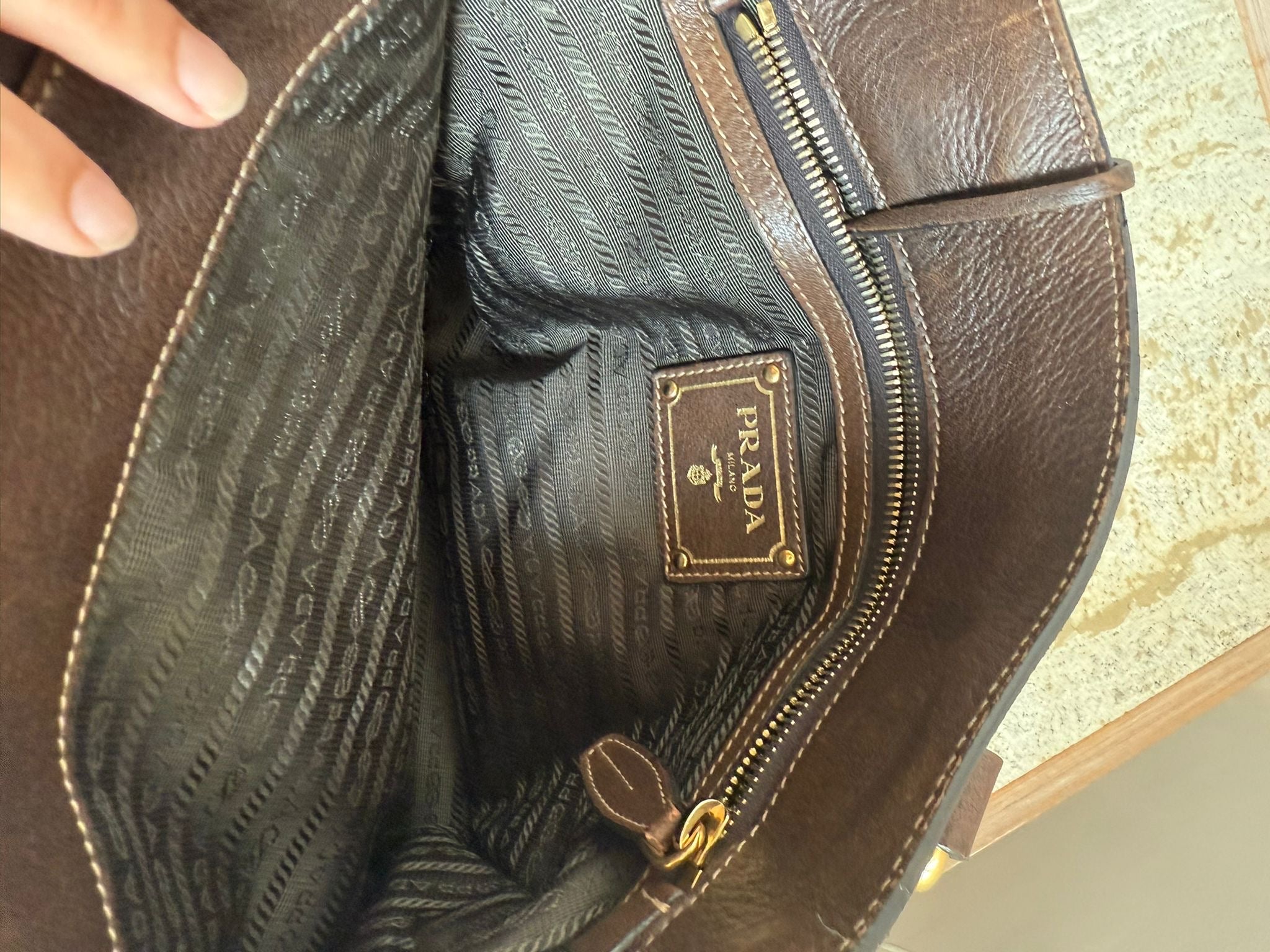 Prada Tote marrón en cuero con bandolera
