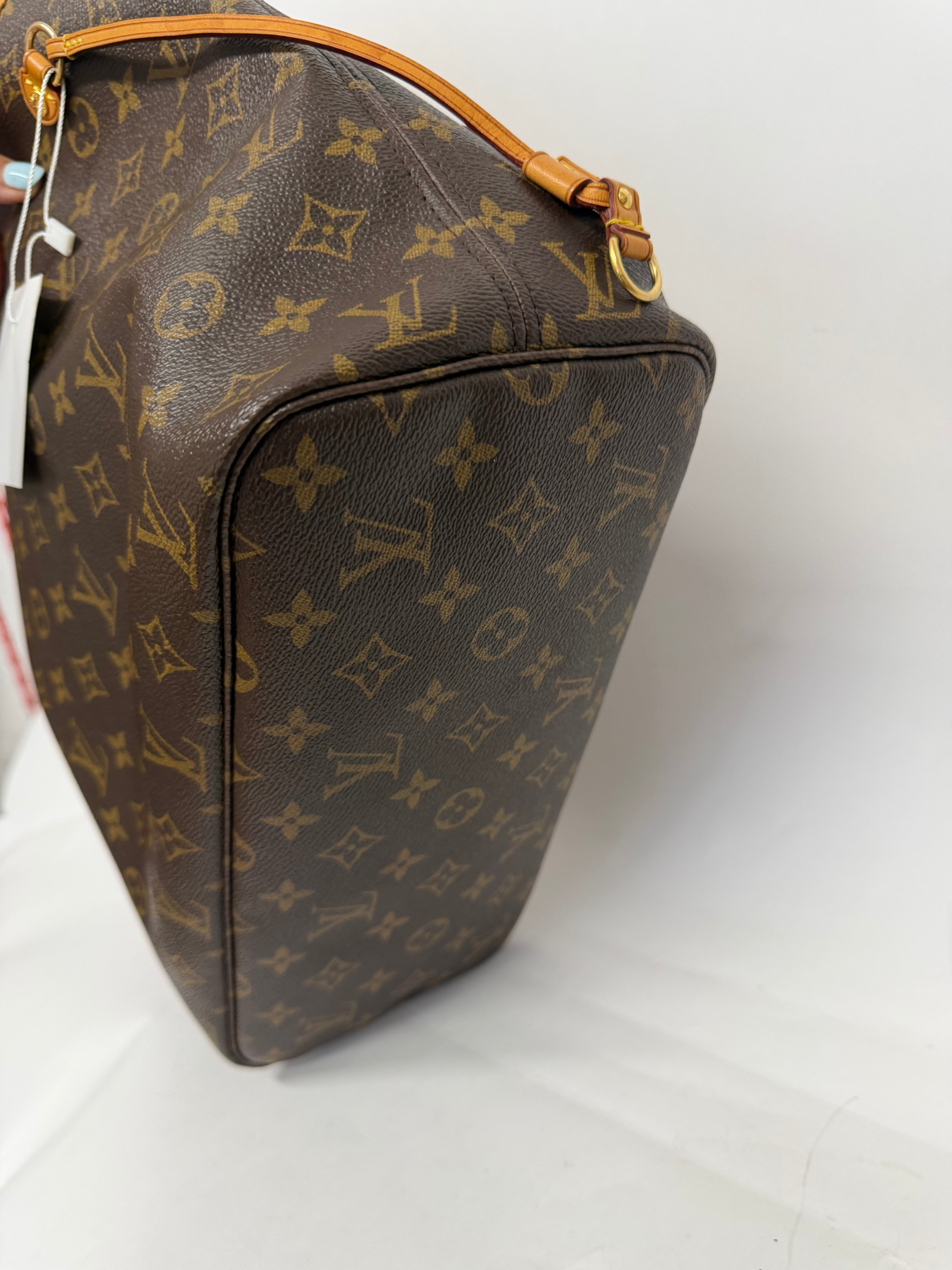 Louis Vuitton Neverfull MM Monogram Interior Fucsia