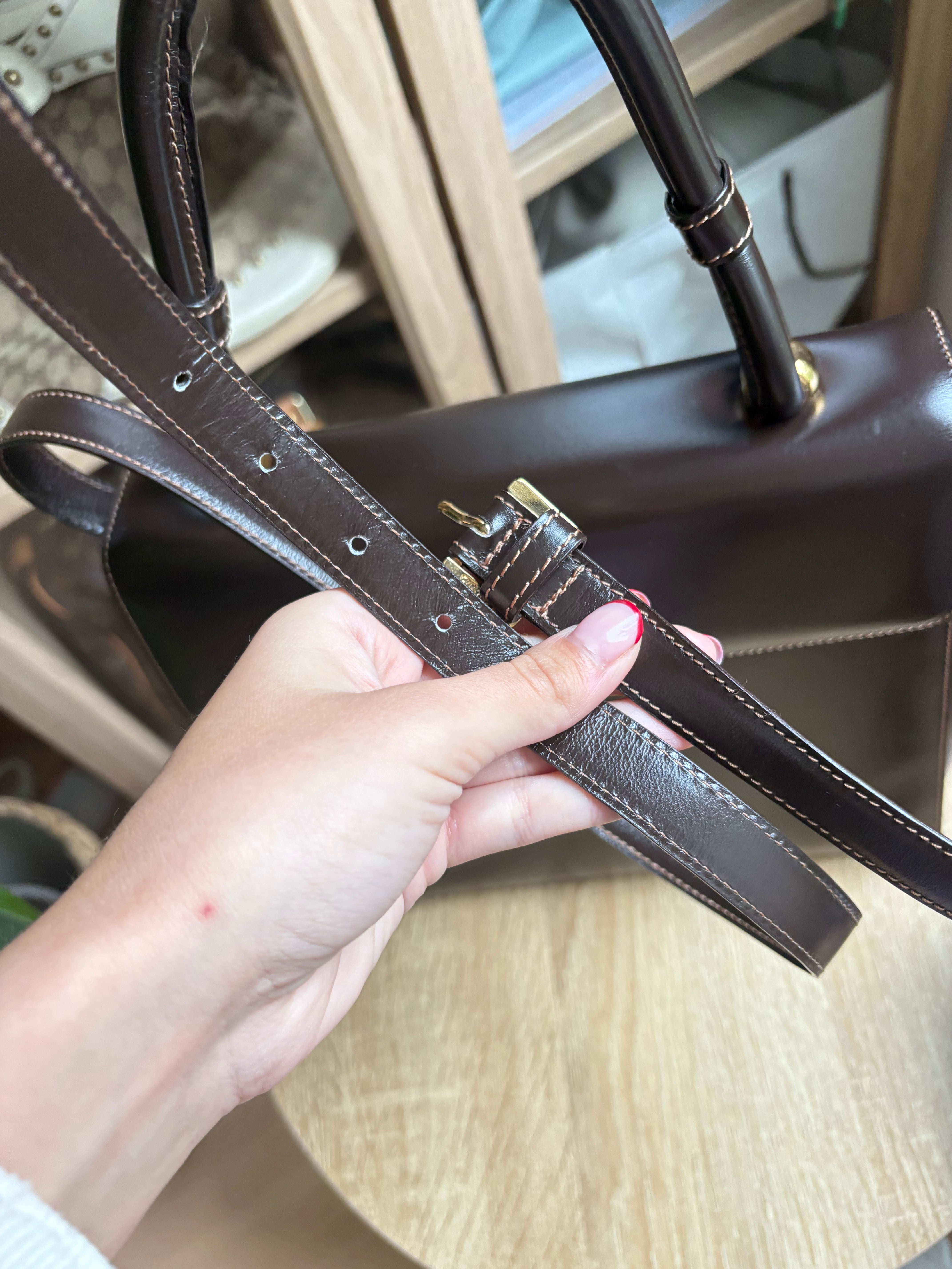 Bolso vintage Loewe de piel marrón oscuro con asa rígida y bandolera