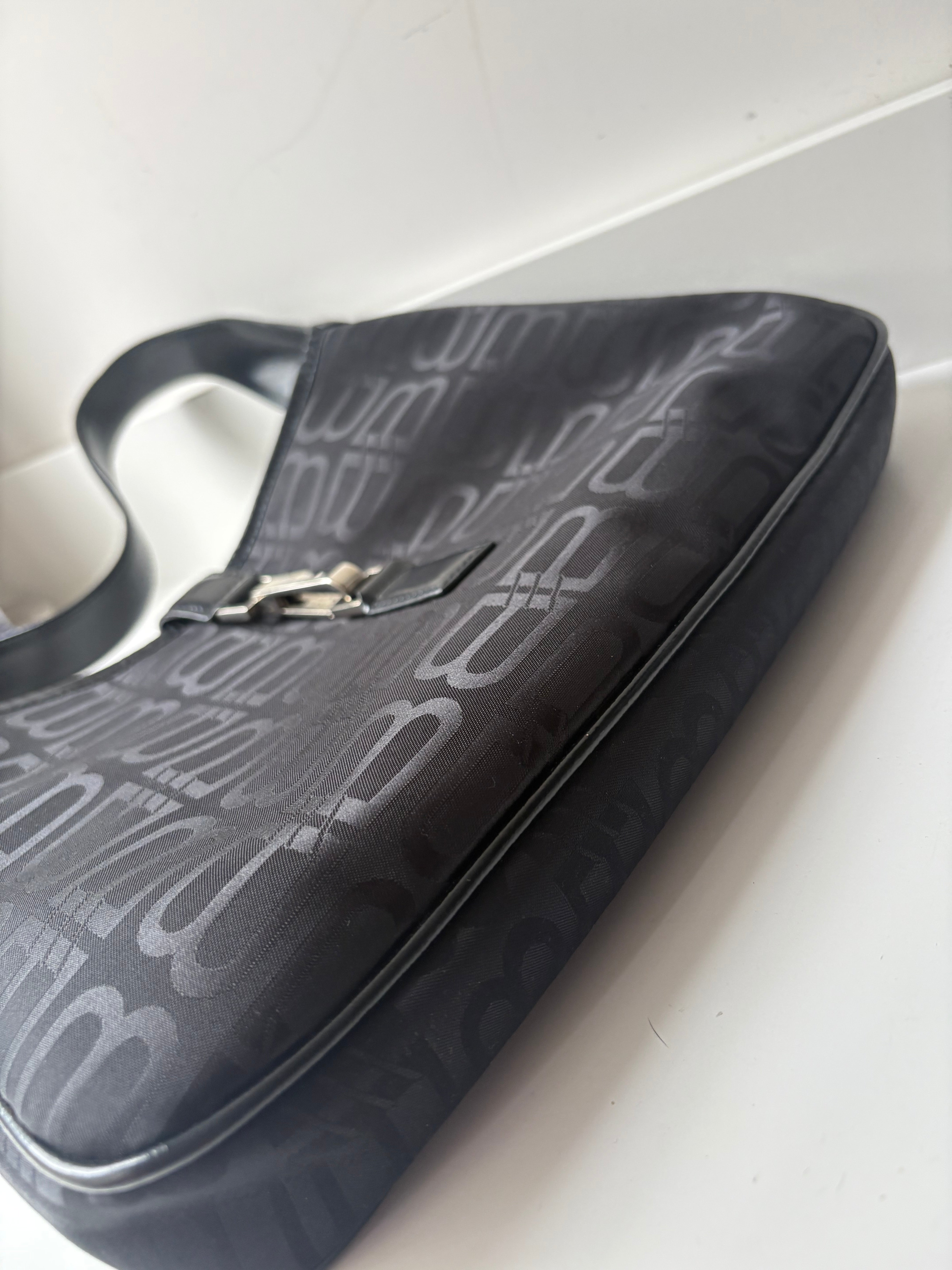 Balenciaga Hobo Bag en lona monogram “BB antiguo” negra
