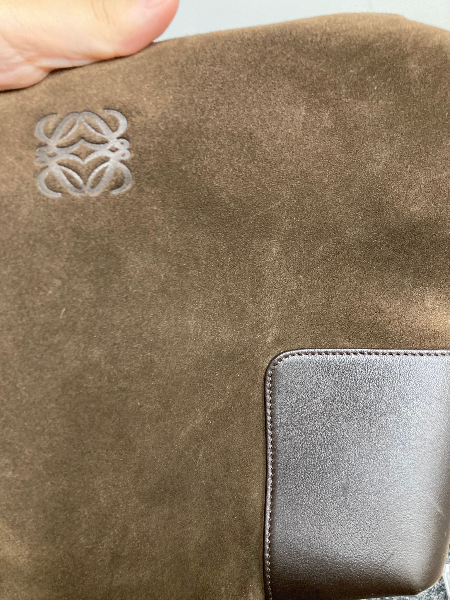Loewe Bolso al Hombro en Ante Marrón Chocolate y Piel Lisa
