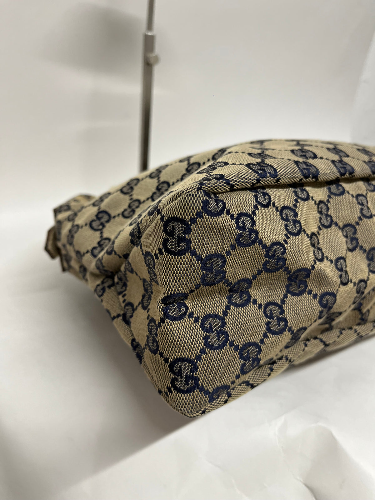 Gucci Horsebit Hobo Lona GG Azul Marino con Asa en Resina Marfil