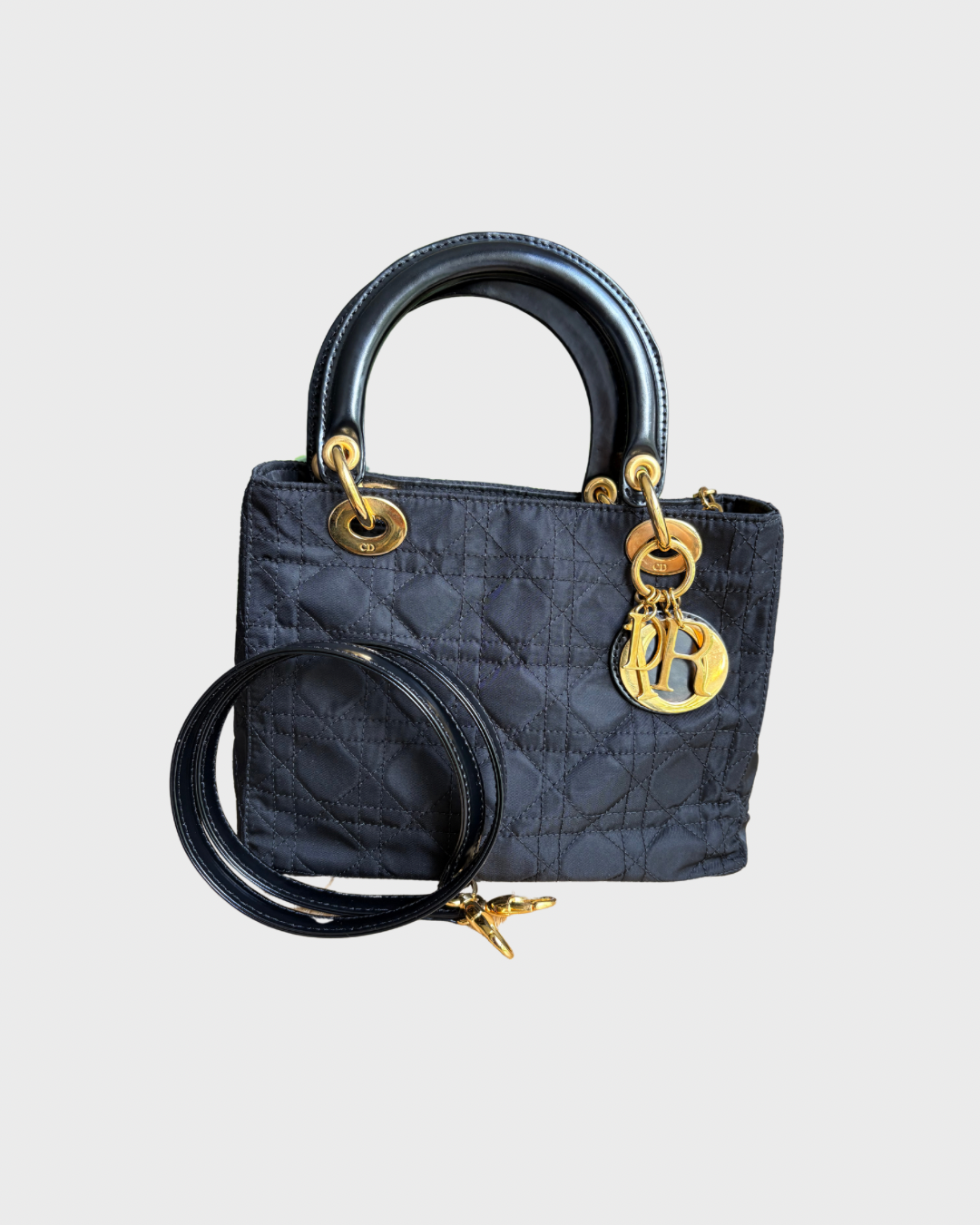 Lady Dior mediano negro y dorado