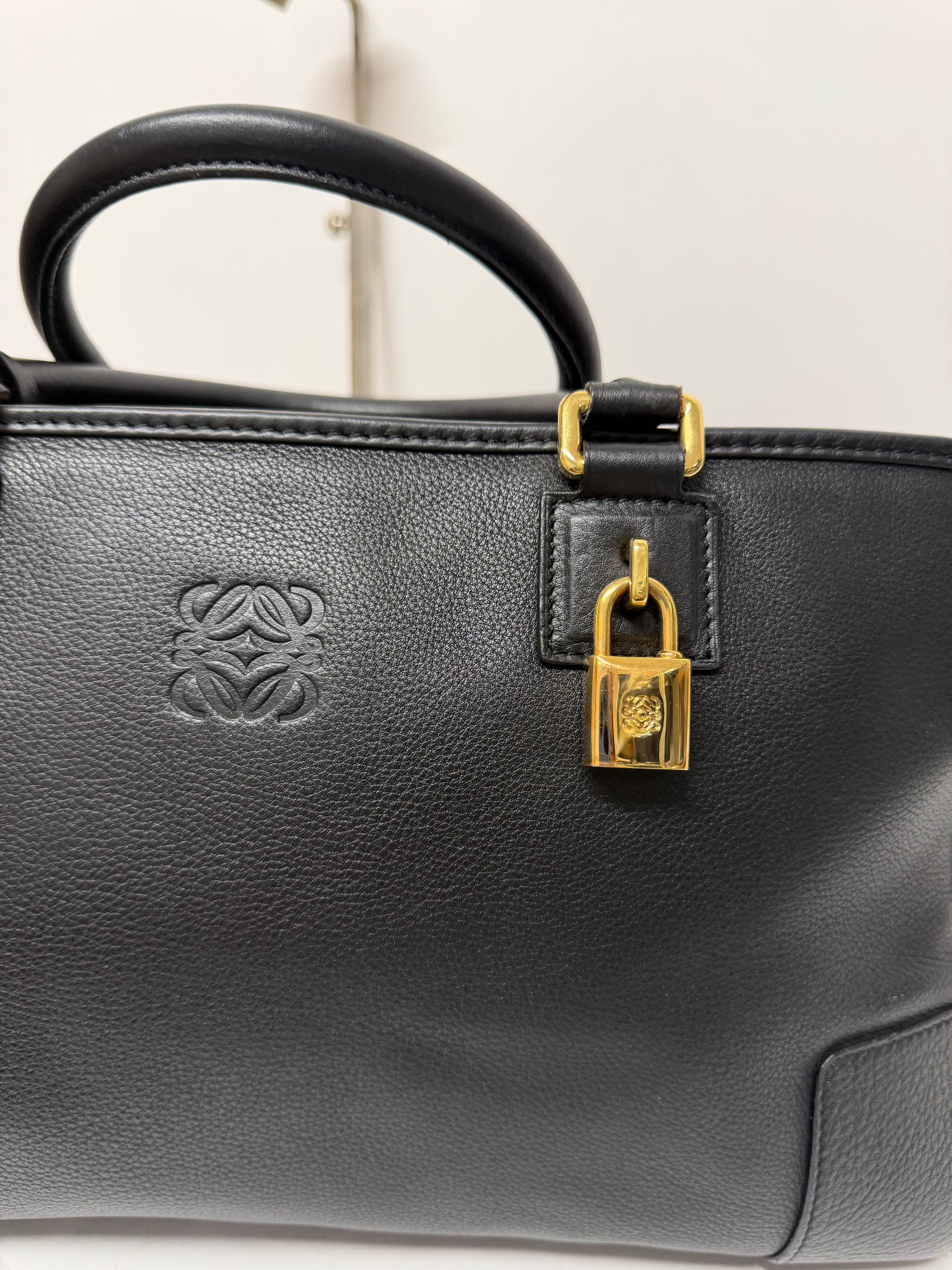 Loewe Amazona 36 | Piel Negra Herrajes dorados