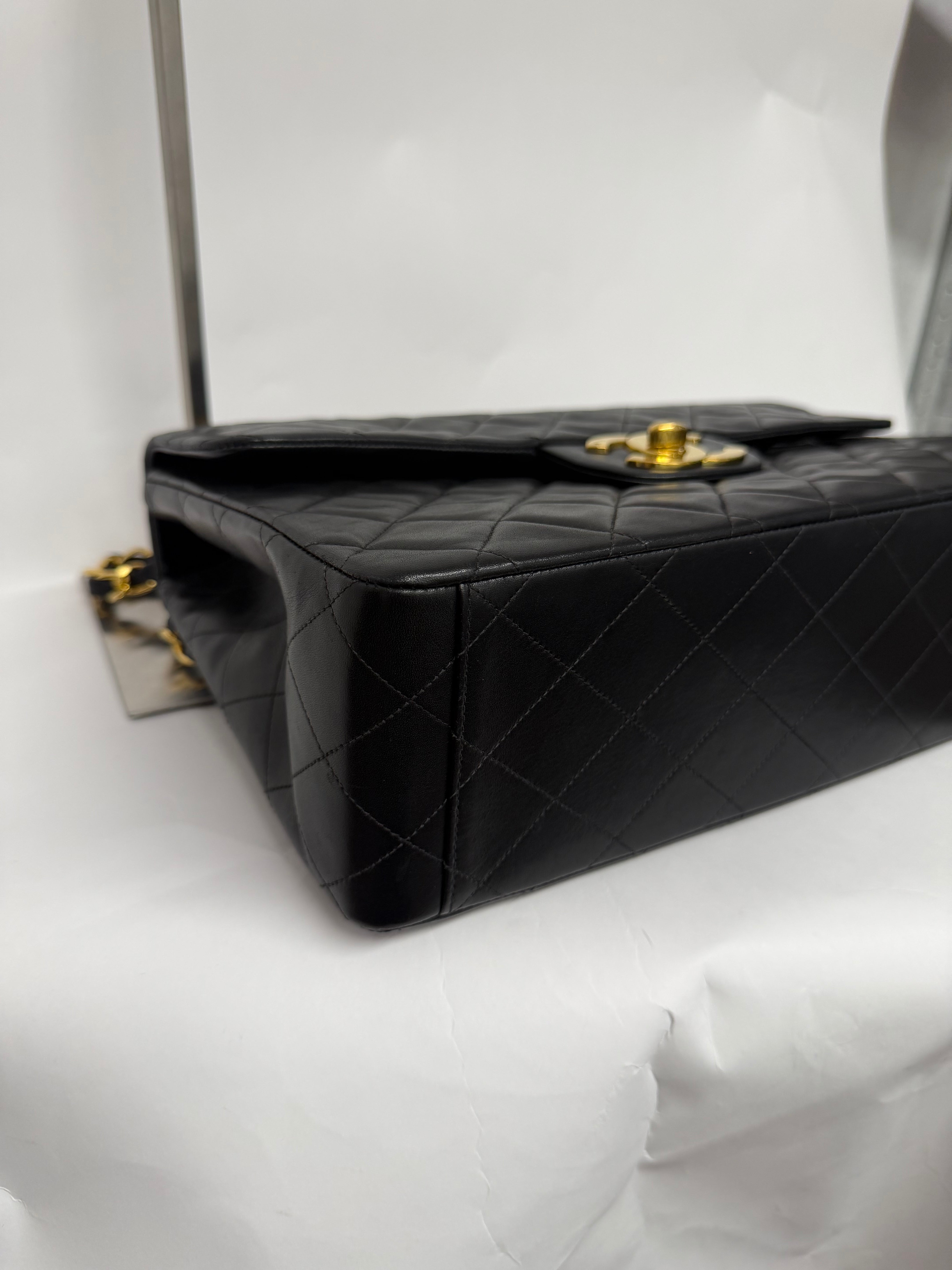 Chanel Maxi Jumbo Single Flap Lambskin Negro GHW