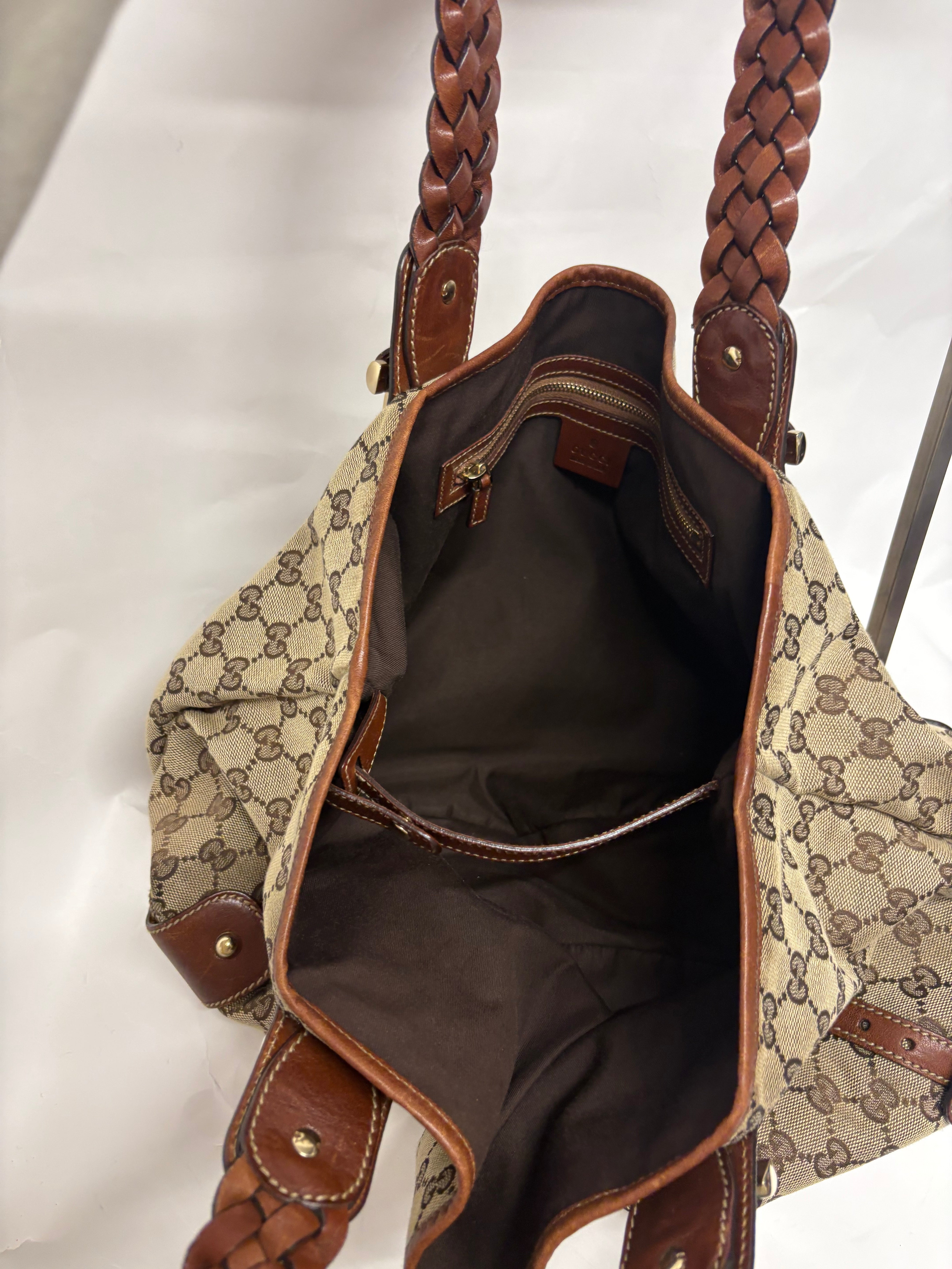 Gucci Pelham clásico en lona GG beige con piel marrón y asas trenzadas mediano