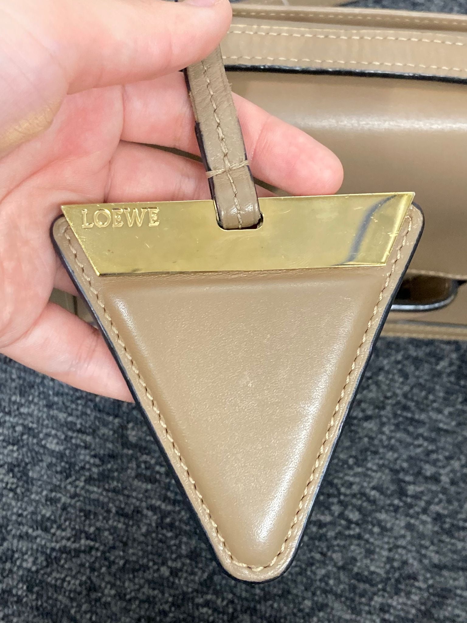 Loewe Barcelona bandolera beige