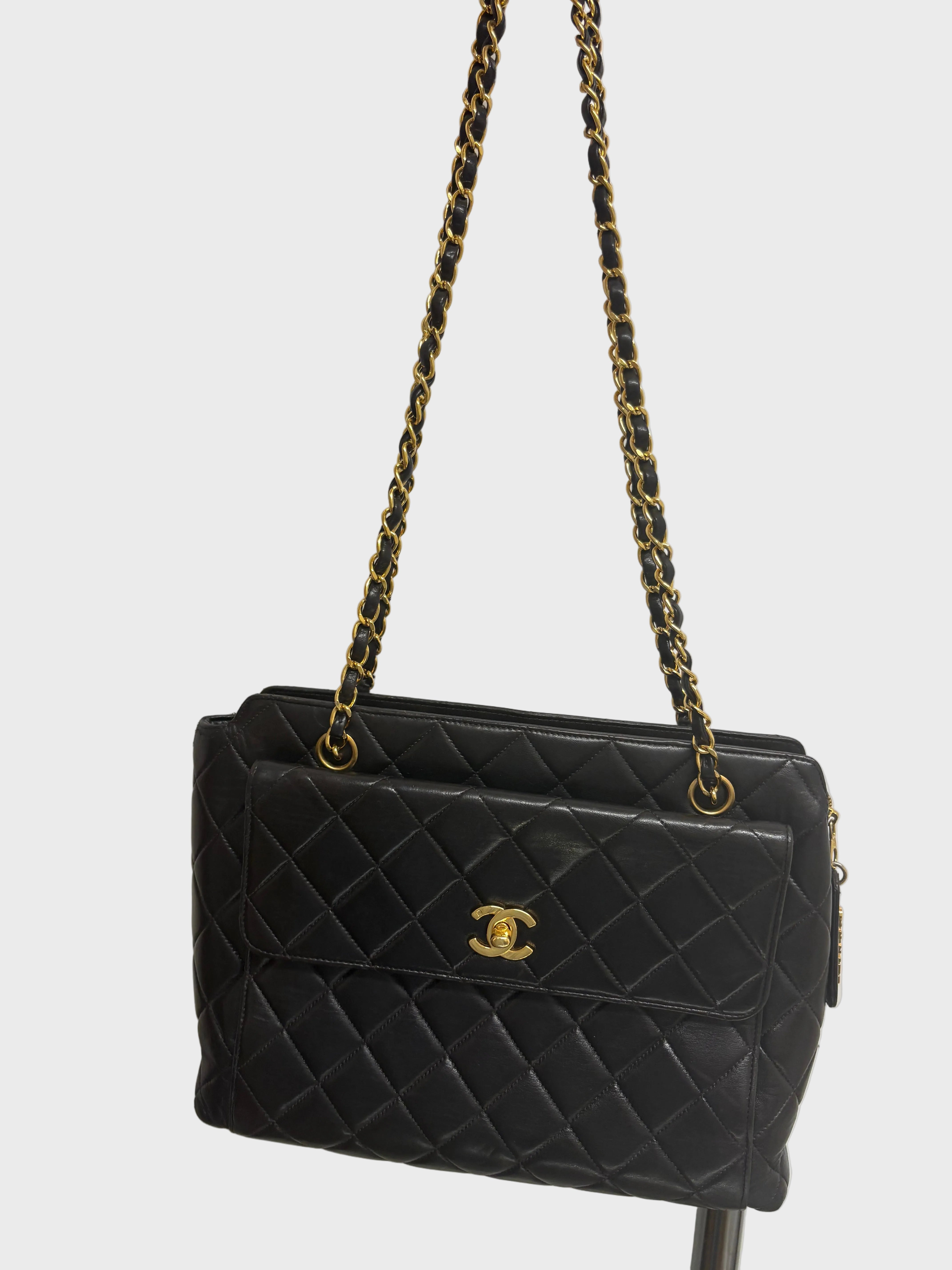 Chanel matelassé turn lock negro piel cordero cadena de hombro