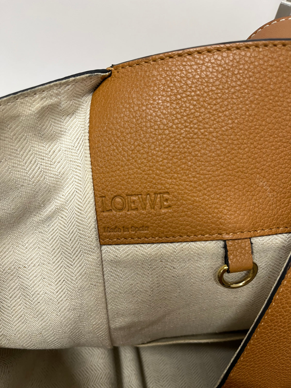 Loewe Hammock Mediano Piel Graneada Camel