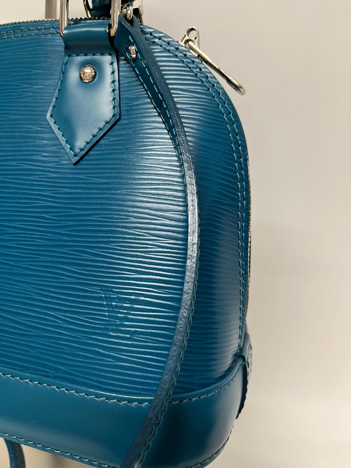 Louis Vuitton Alma BB Piel Epi Azul