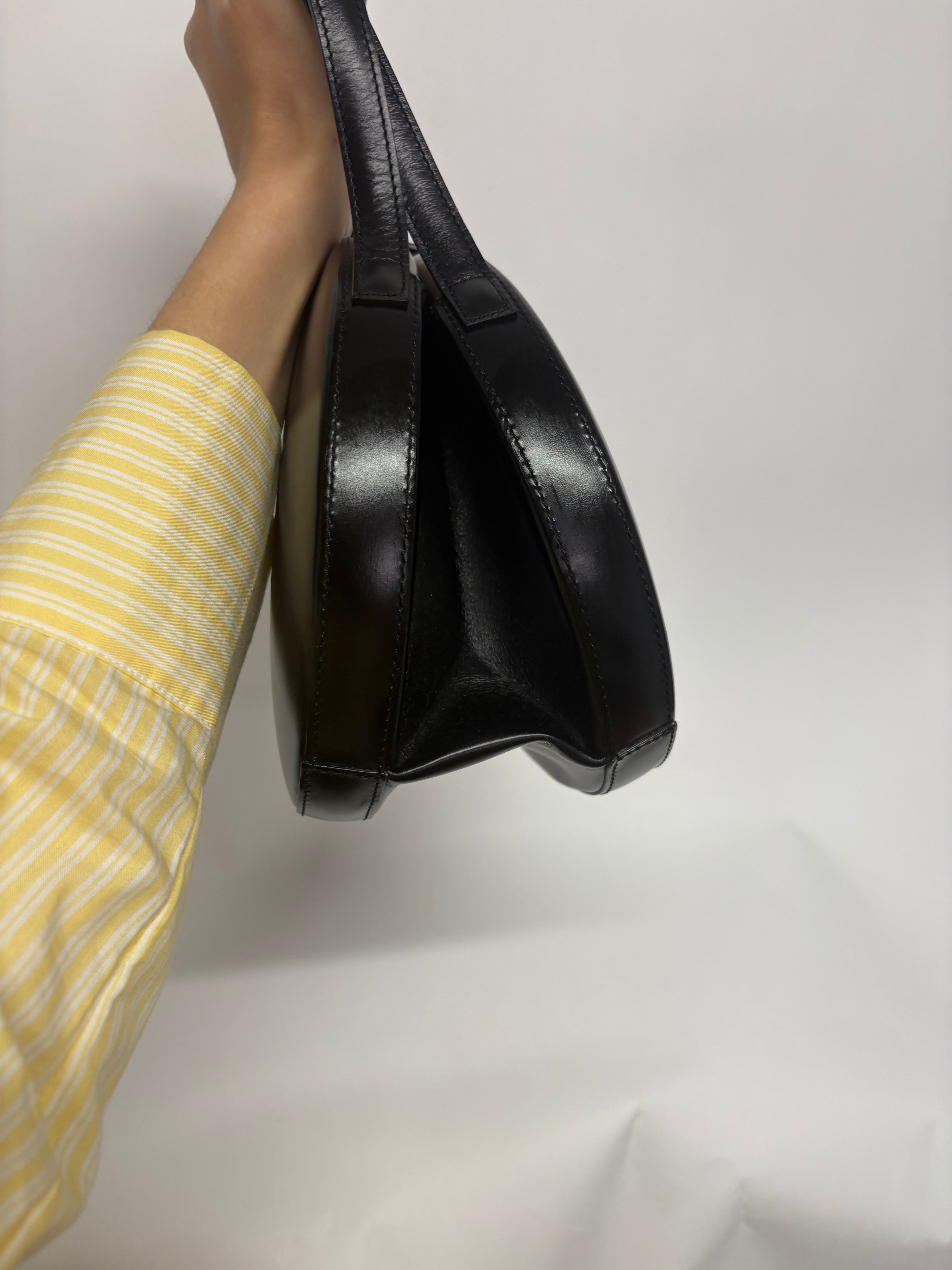 Loewe bombonera negra de mano piel cepillada