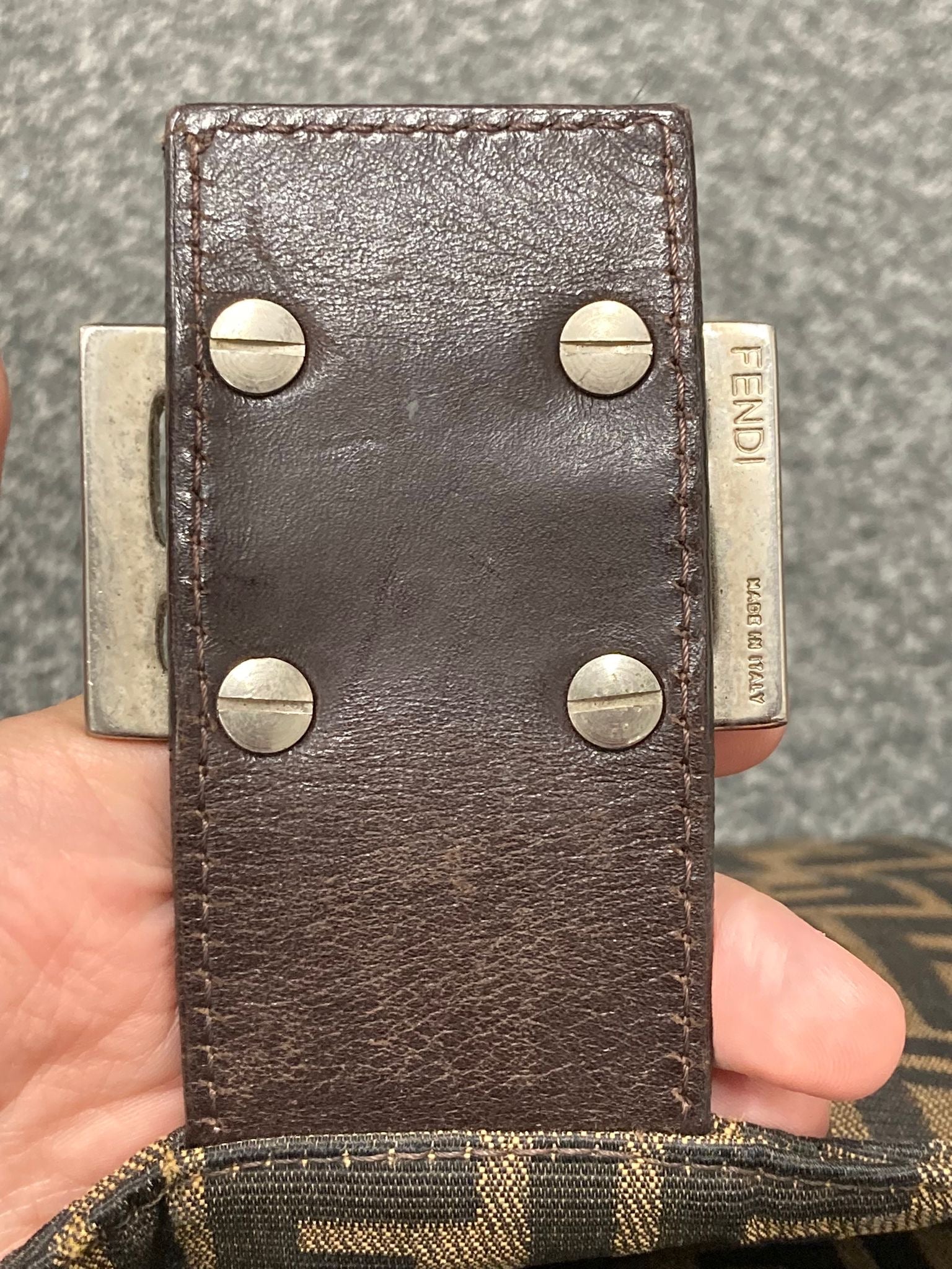 Fendi Zucca hombro con doble solapa – Monograma marrón