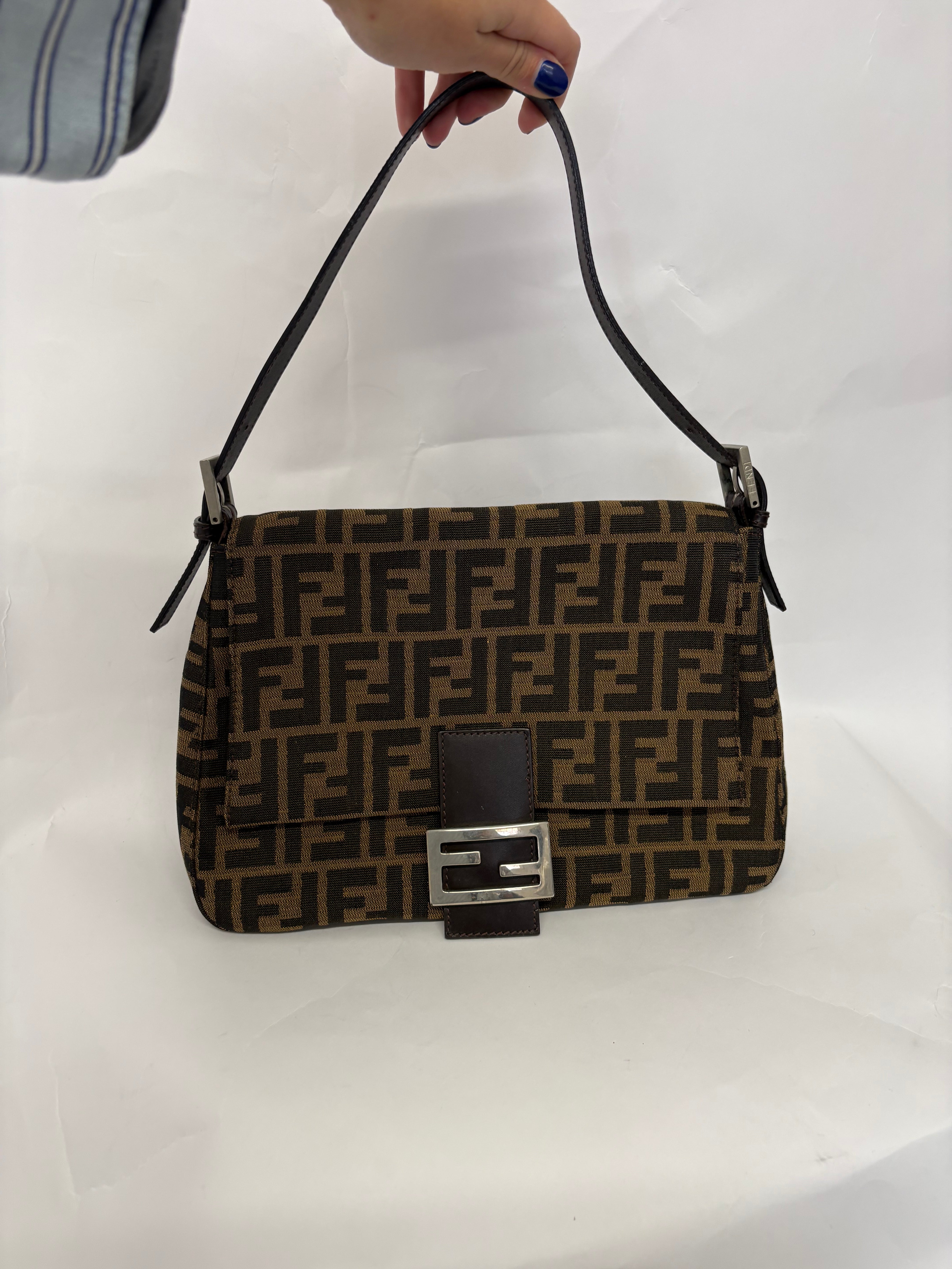 Fendi Mamma Baguette Zucca Canvas Marrón – Iconic FF