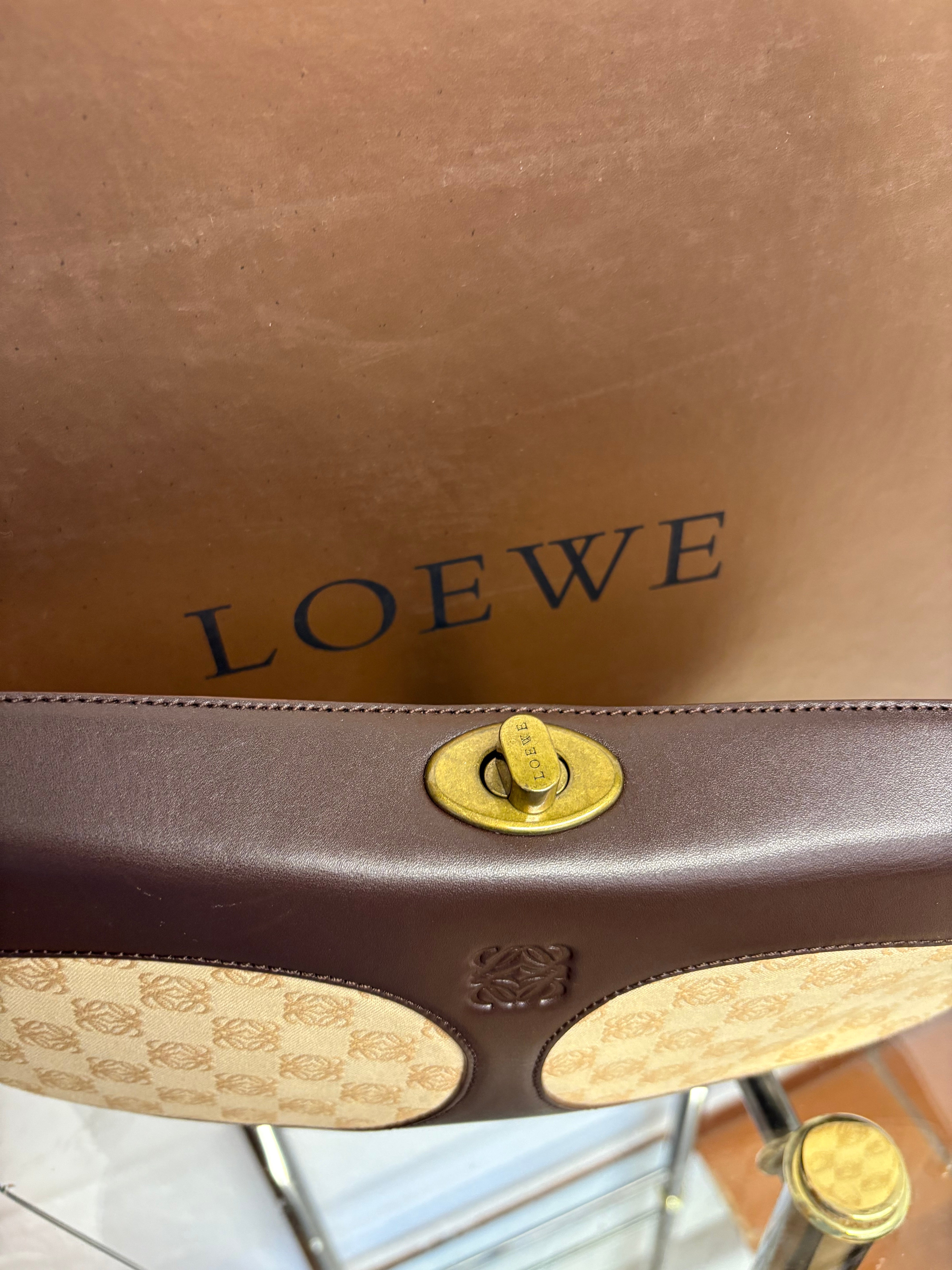 Loewe anagram lock shoulder bag canvas y piel marrón vintage