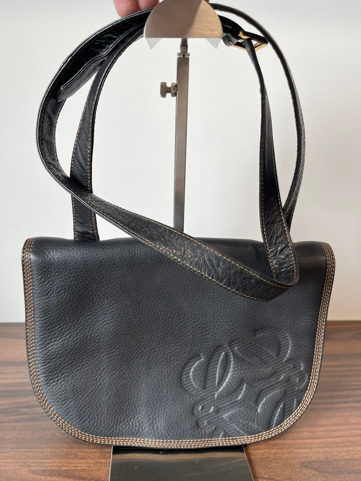 Loewe Heritage Vintage Bandolera Piel Negra con Anagrama en Relieve