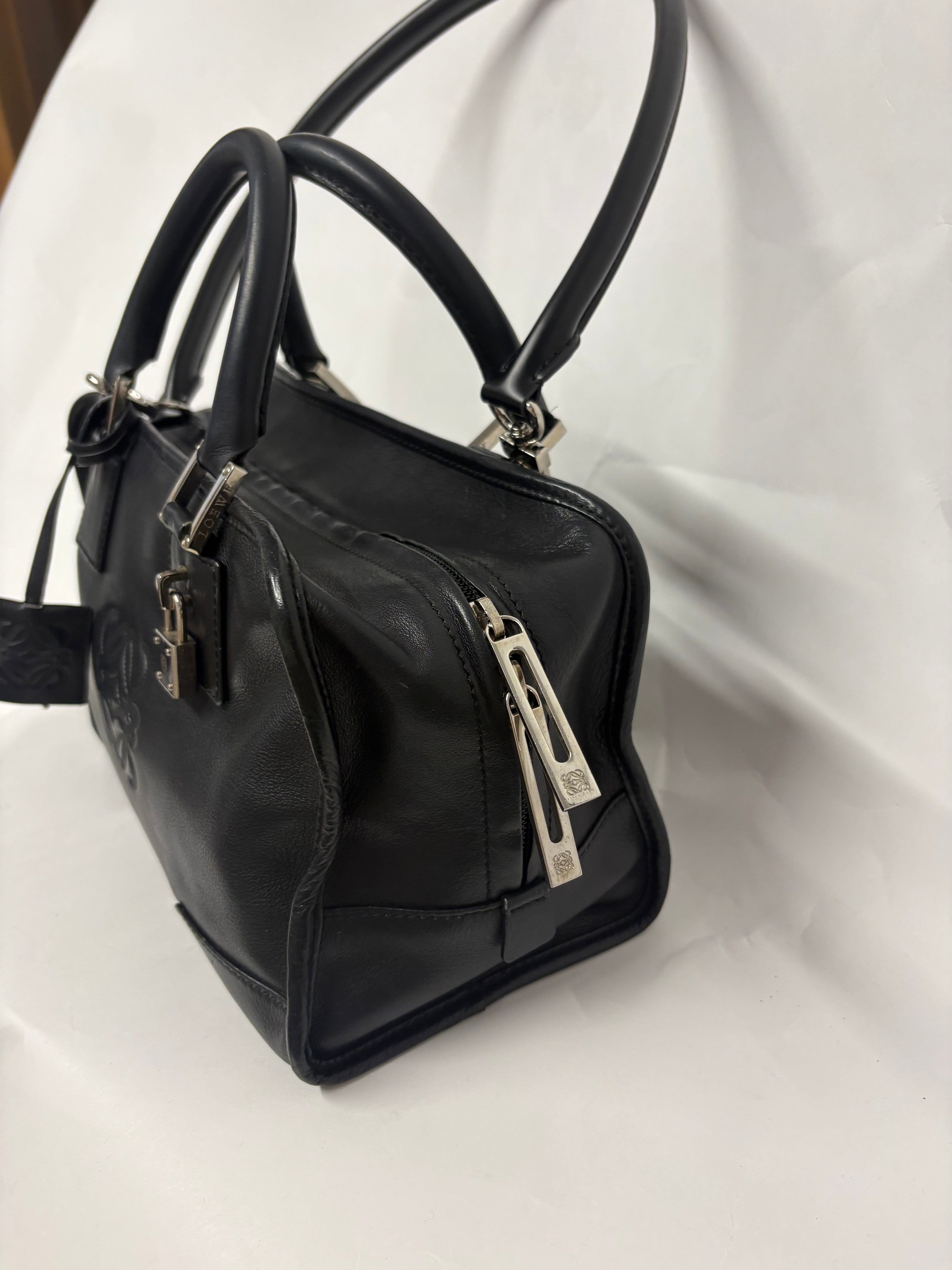 Loewe amazona 30 negro y plata con bandolera