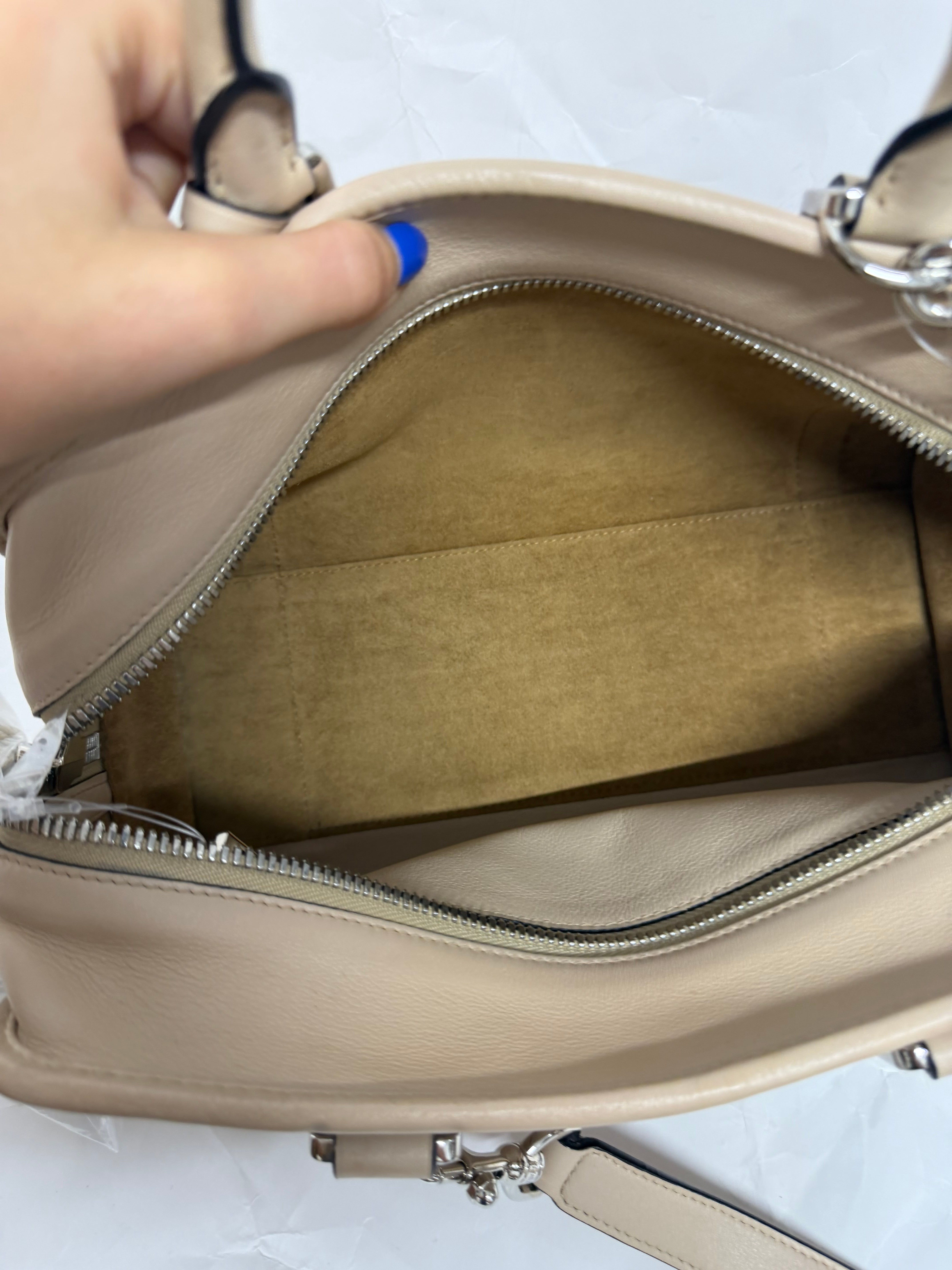 Loewe Amazona 28 beige arena con bandolera