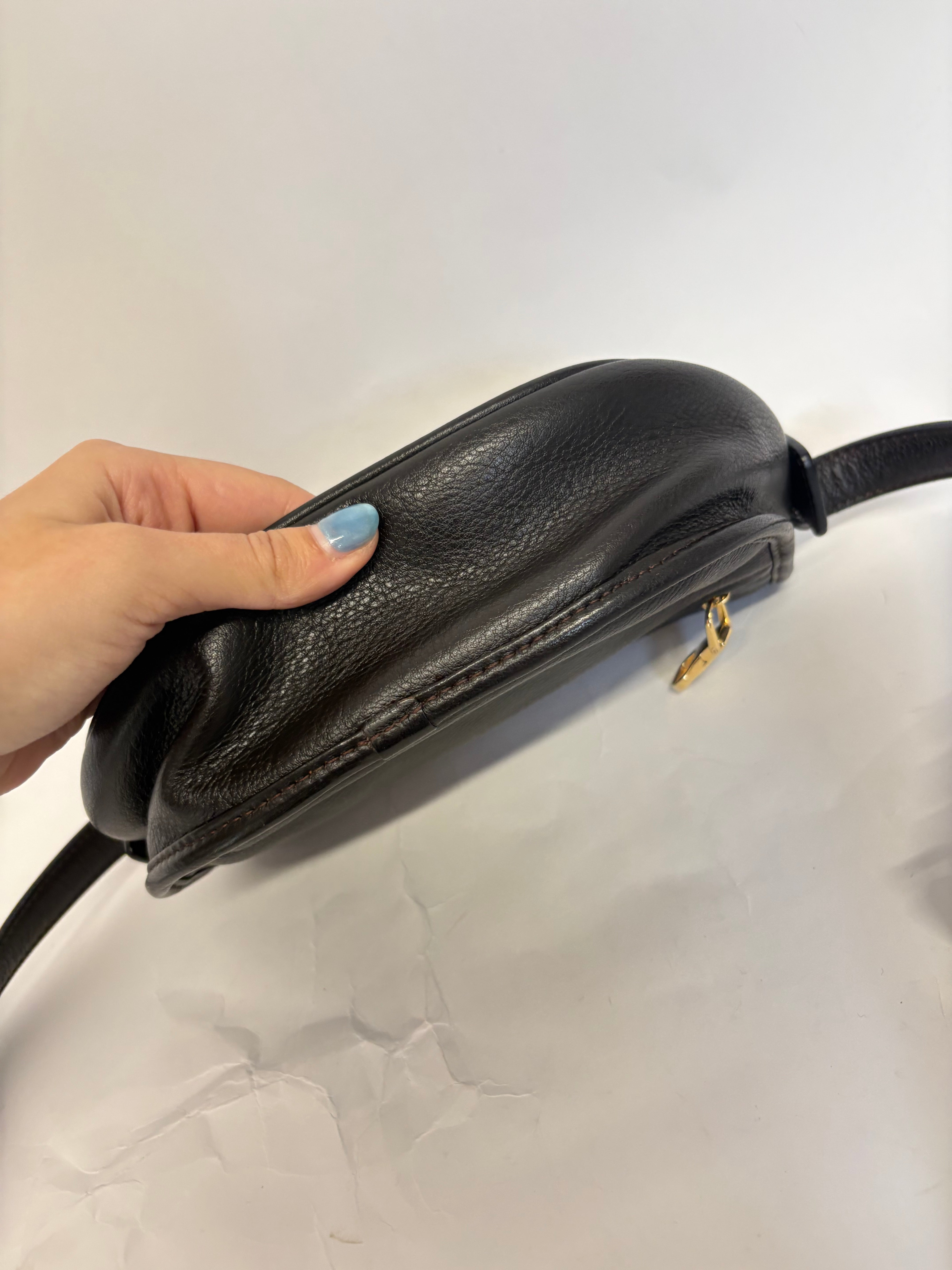 Loewe Heritage Pequeña Marrón – Vintage Crossbody Bag
