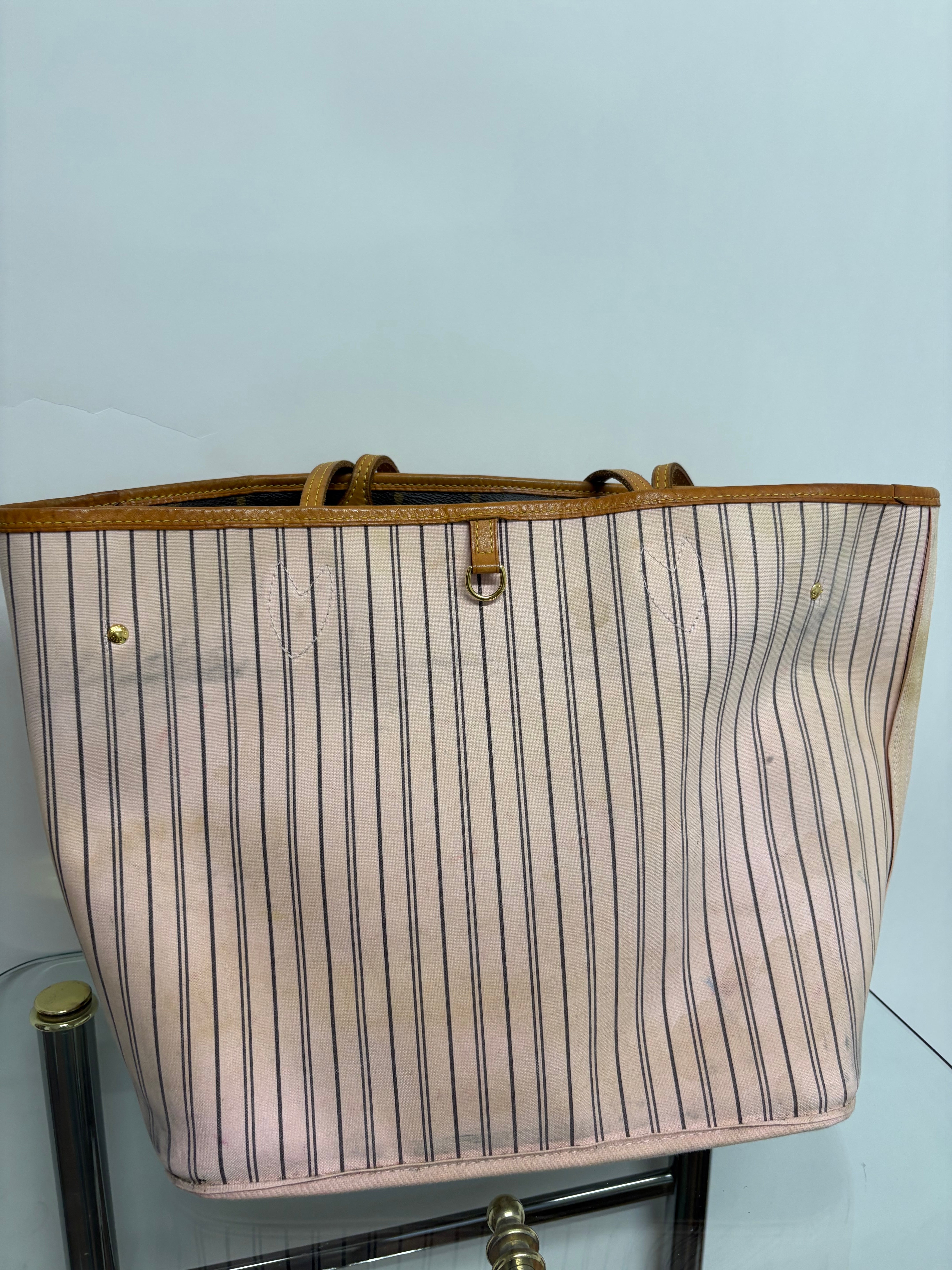 Louis Vuitton Neverfull MM monogram interior Rosa