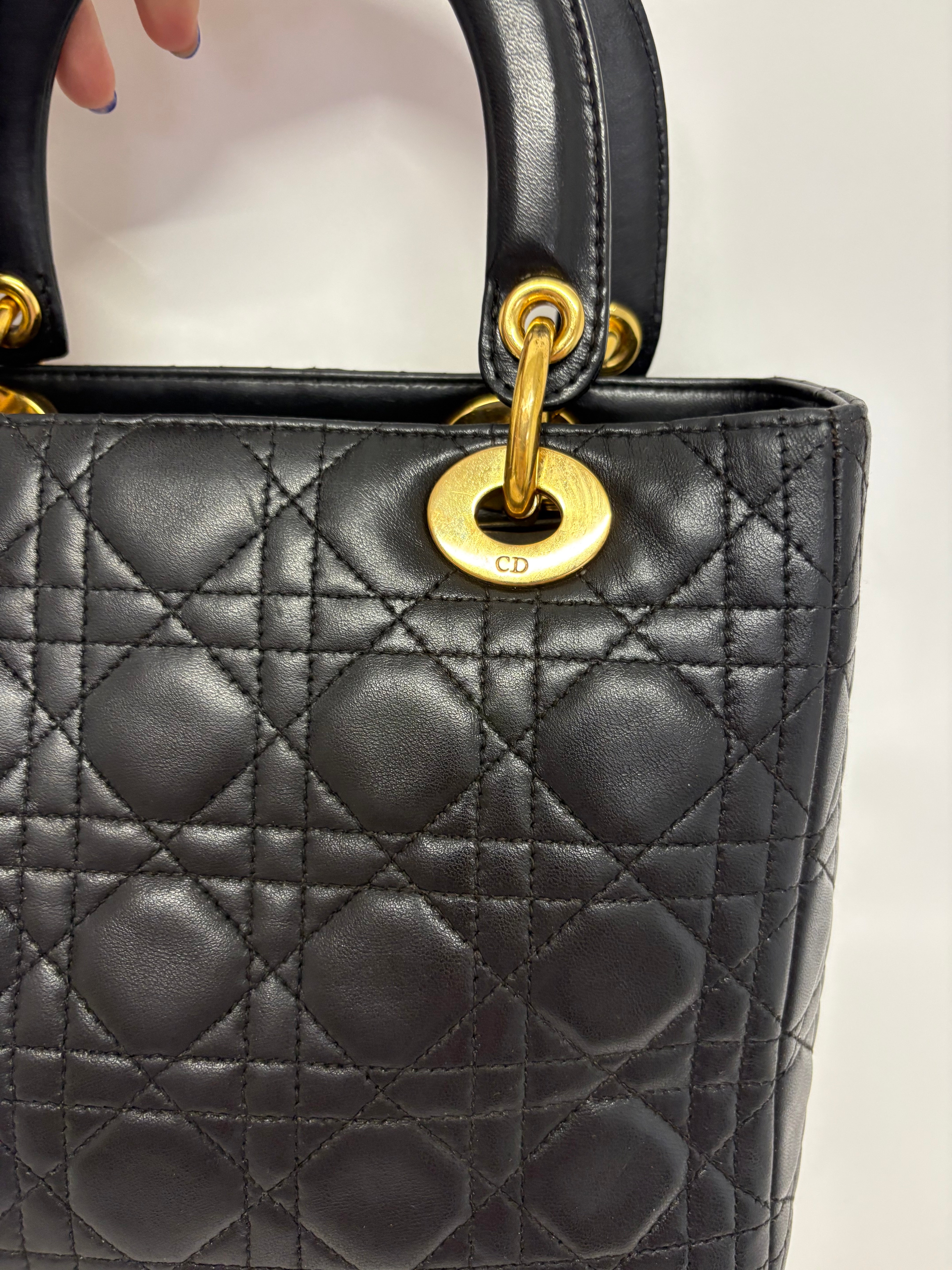Christian Dior Lady Dior Mediana Cannage Negra y dorado