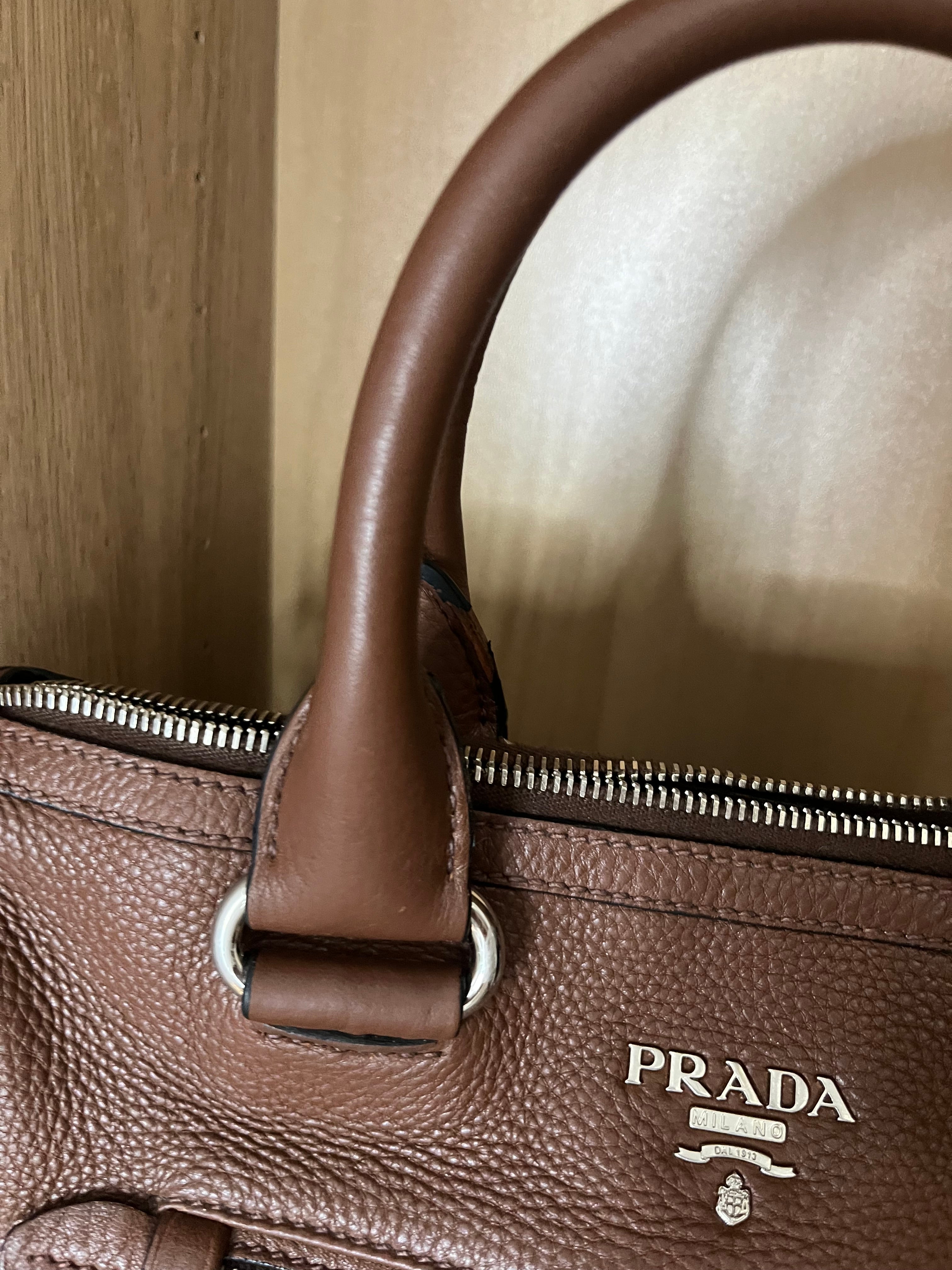 Prada bandolera marrón
