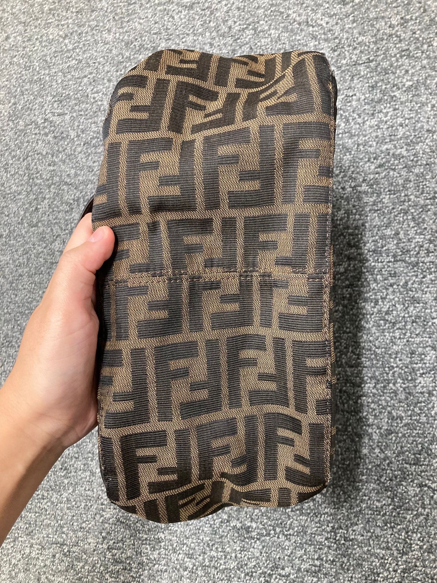 Fendi Zucca hombro con doble solapa – Monograma marrón