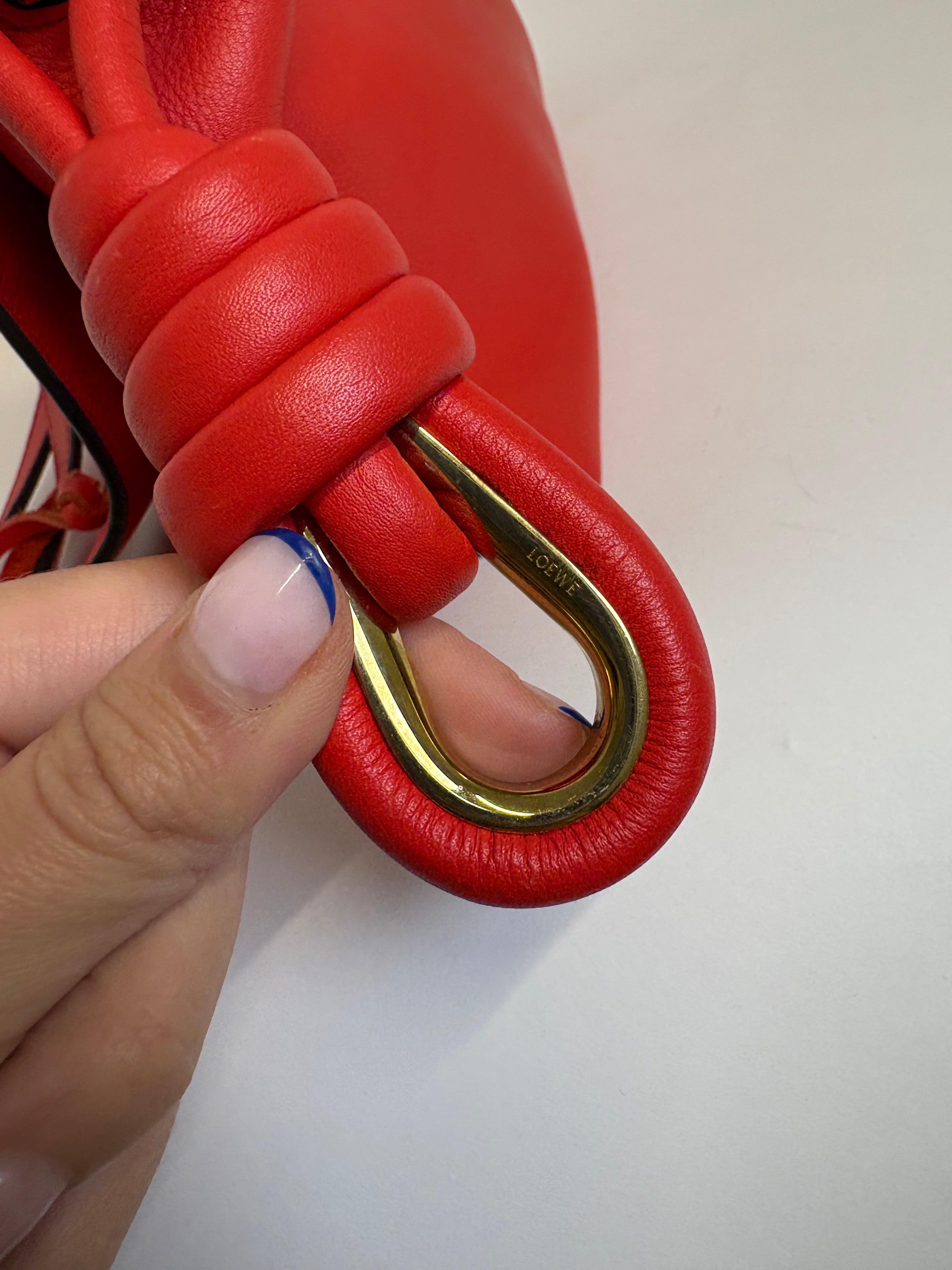 Loewe Flamenco Knot Bolso bandolera piel roja