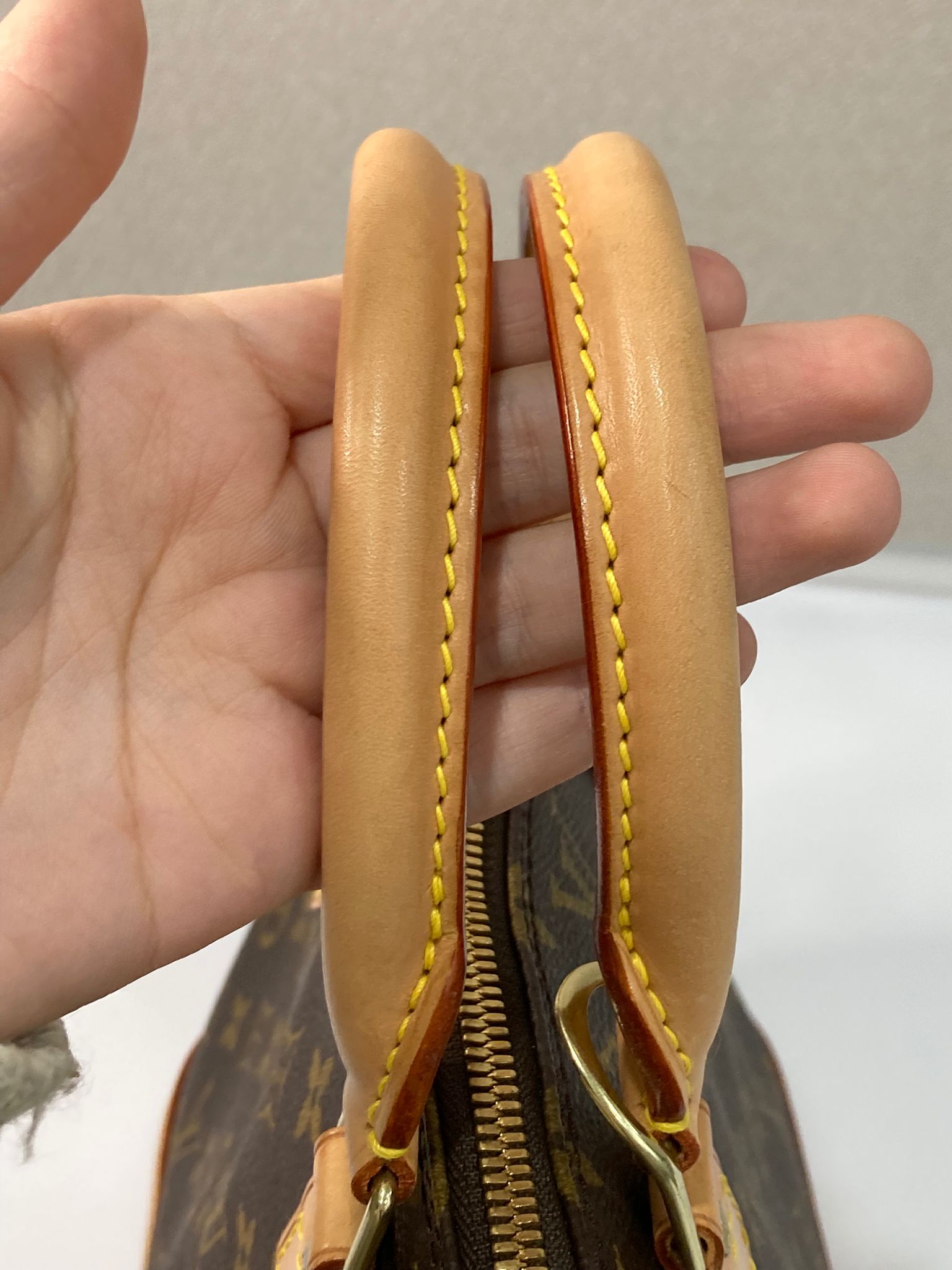 Louis Vuitton alma canvas monogram MM