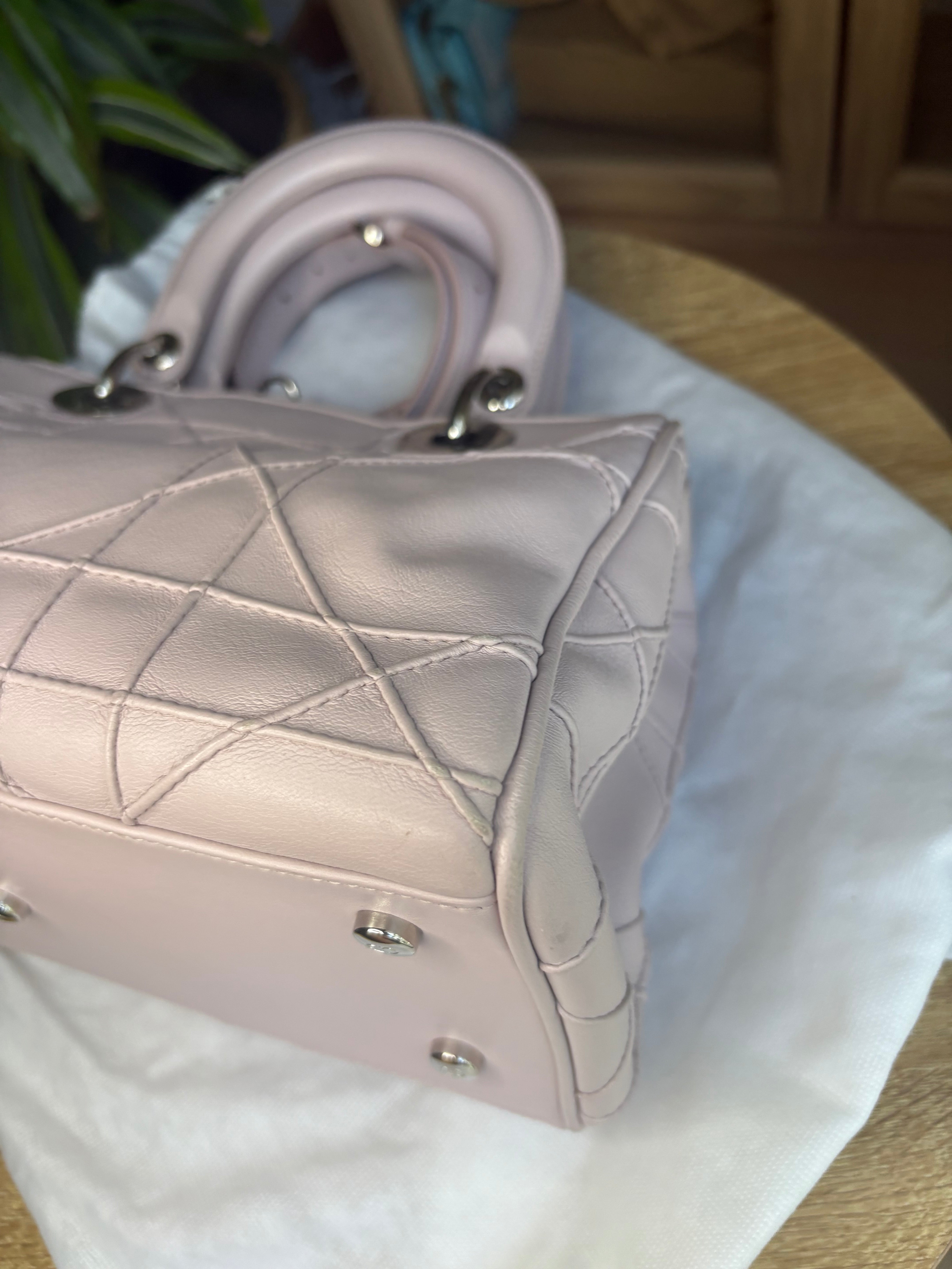 Christian Dior Lady Dior Granville – Rosa Palo con Herrajes Plateados y Bandolera