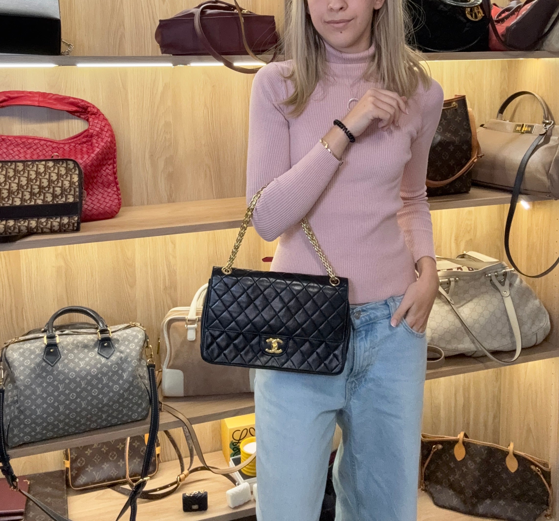 Chanel Timeless 27 Doble Solapa Negra Classic Flap Medium – 2.55 Cadena Dorada