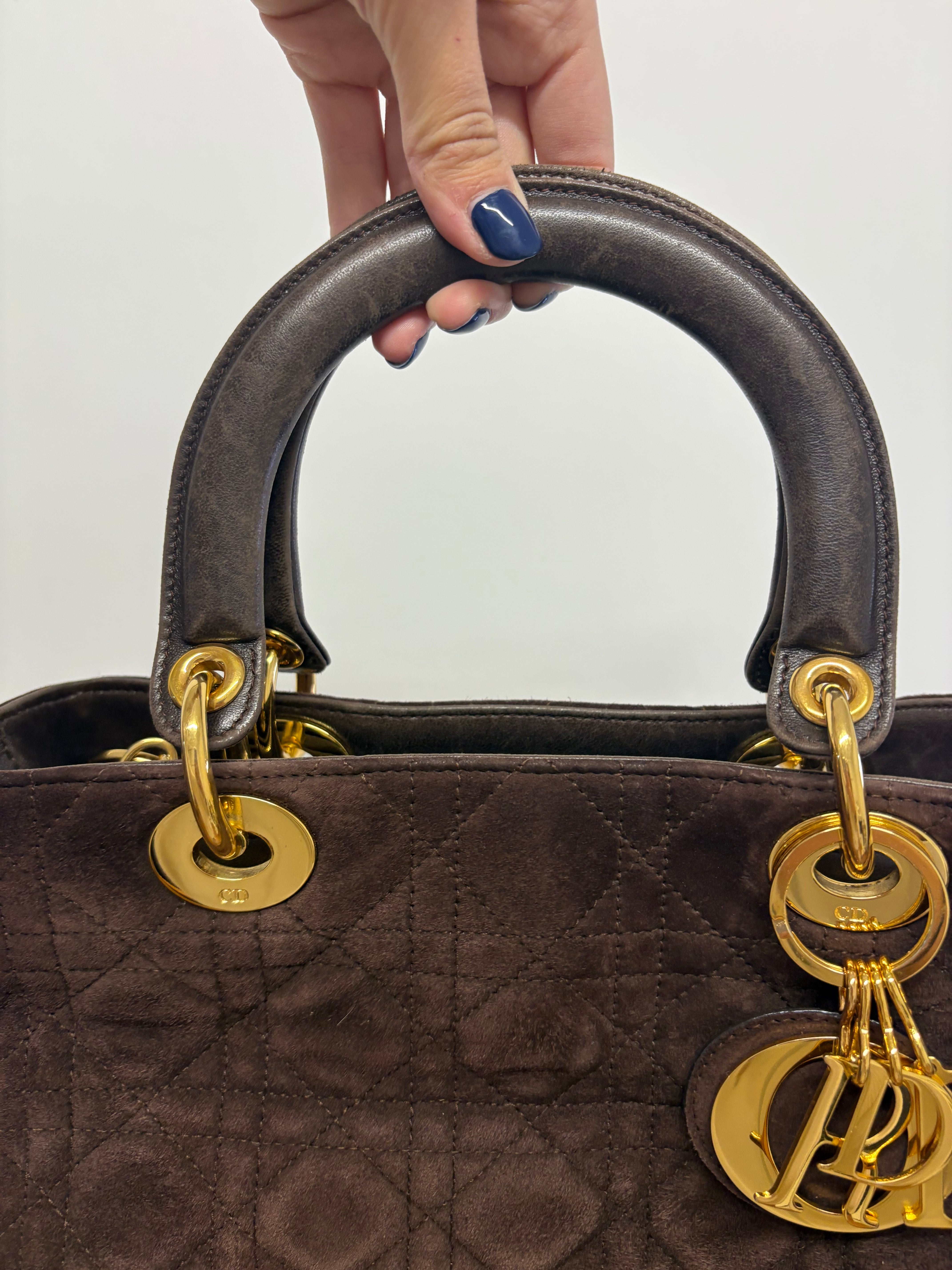 Lady Dior Mediano en Ante Marrón con Bandolera