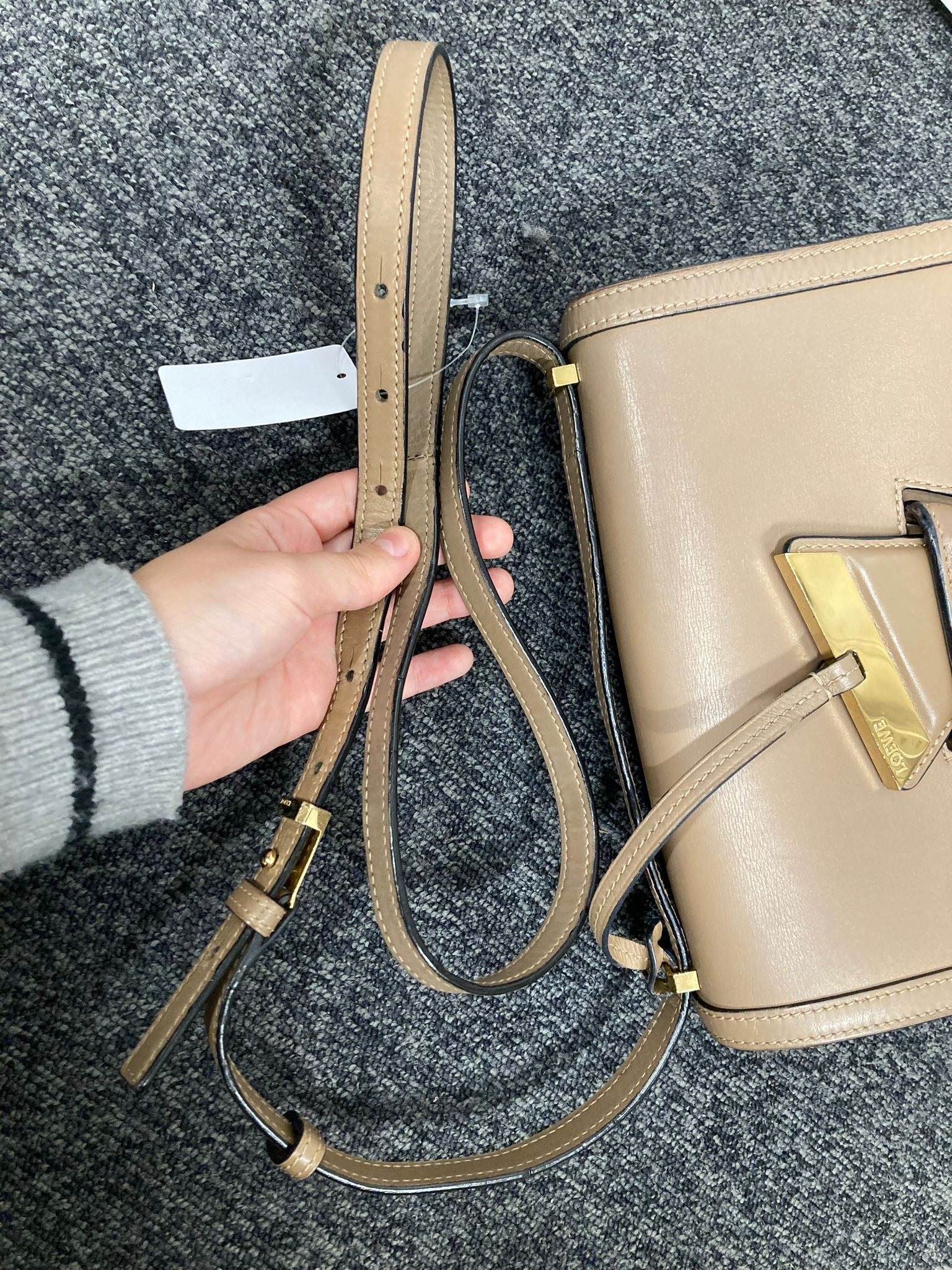 Loewe Barcelona bandolera beige