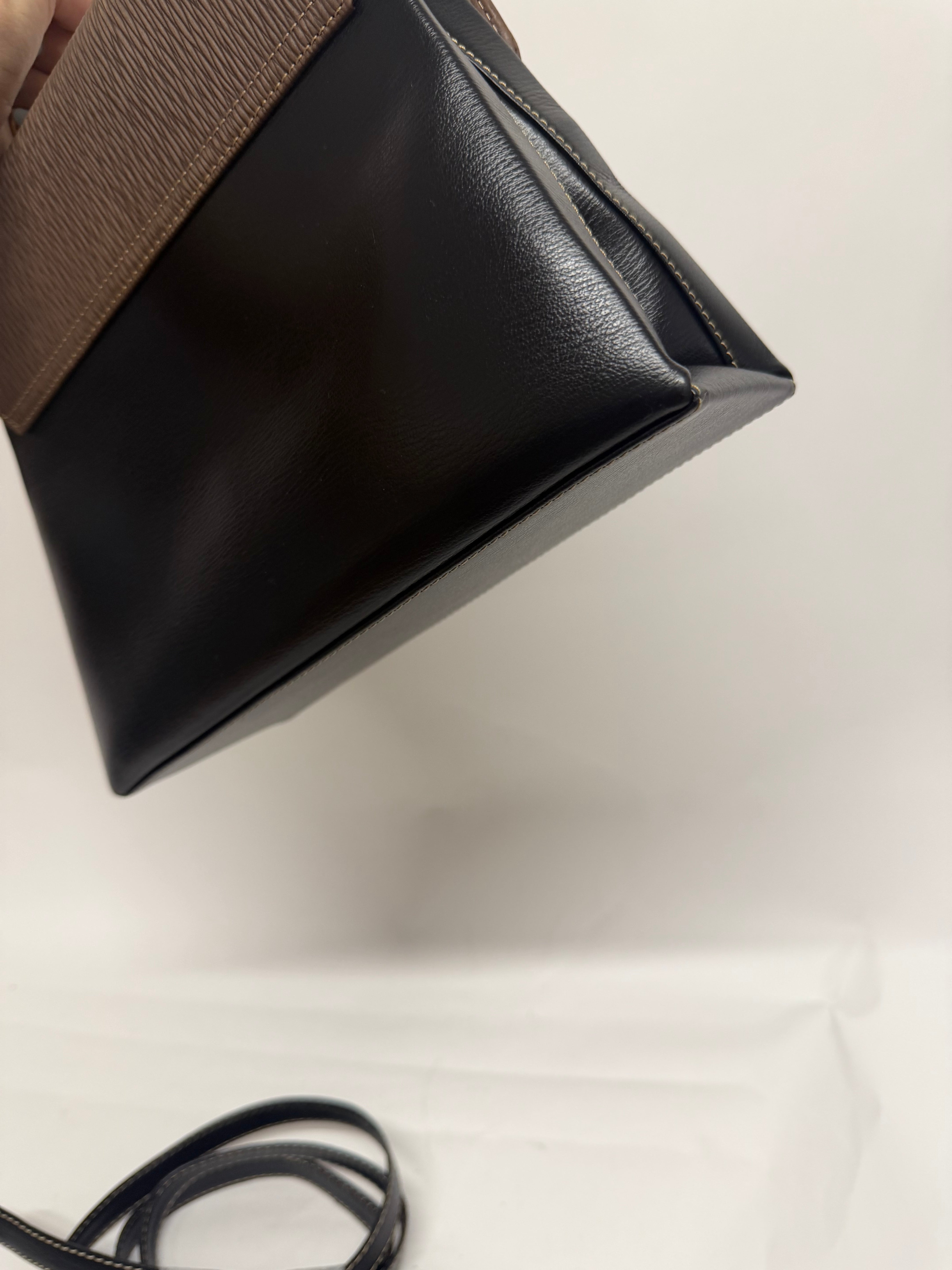 Loewe Velázquez Twist Satchel Piel Negra