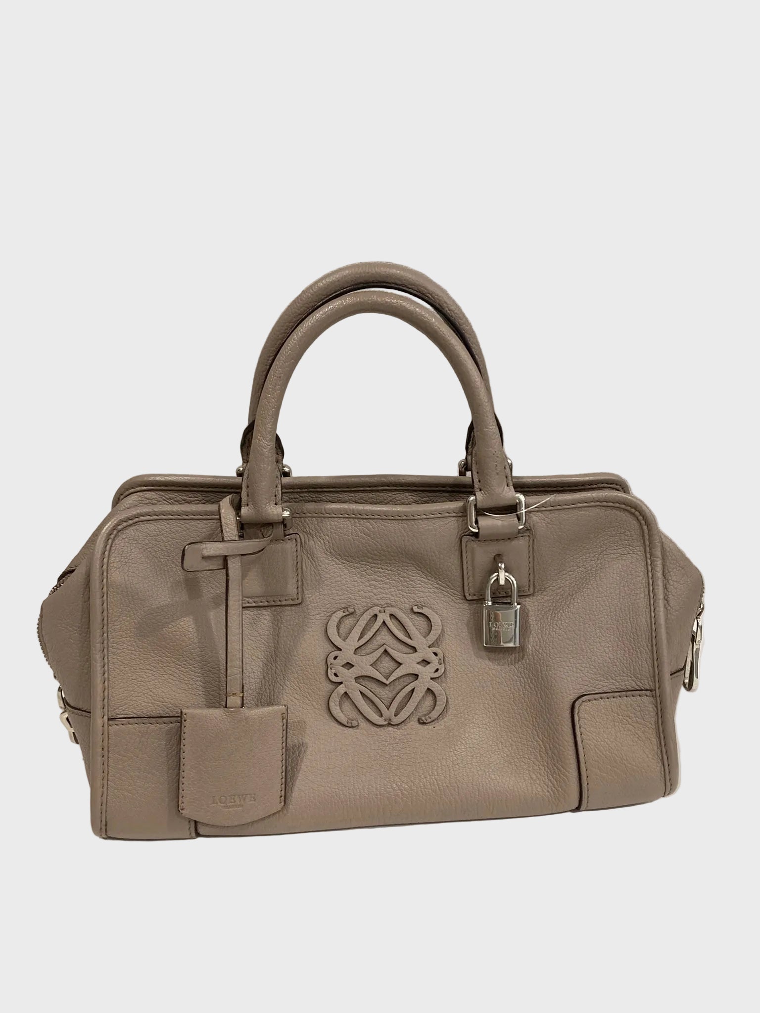 Loewe Amazona 28 piel greige con herrajes plata y bandolera extra