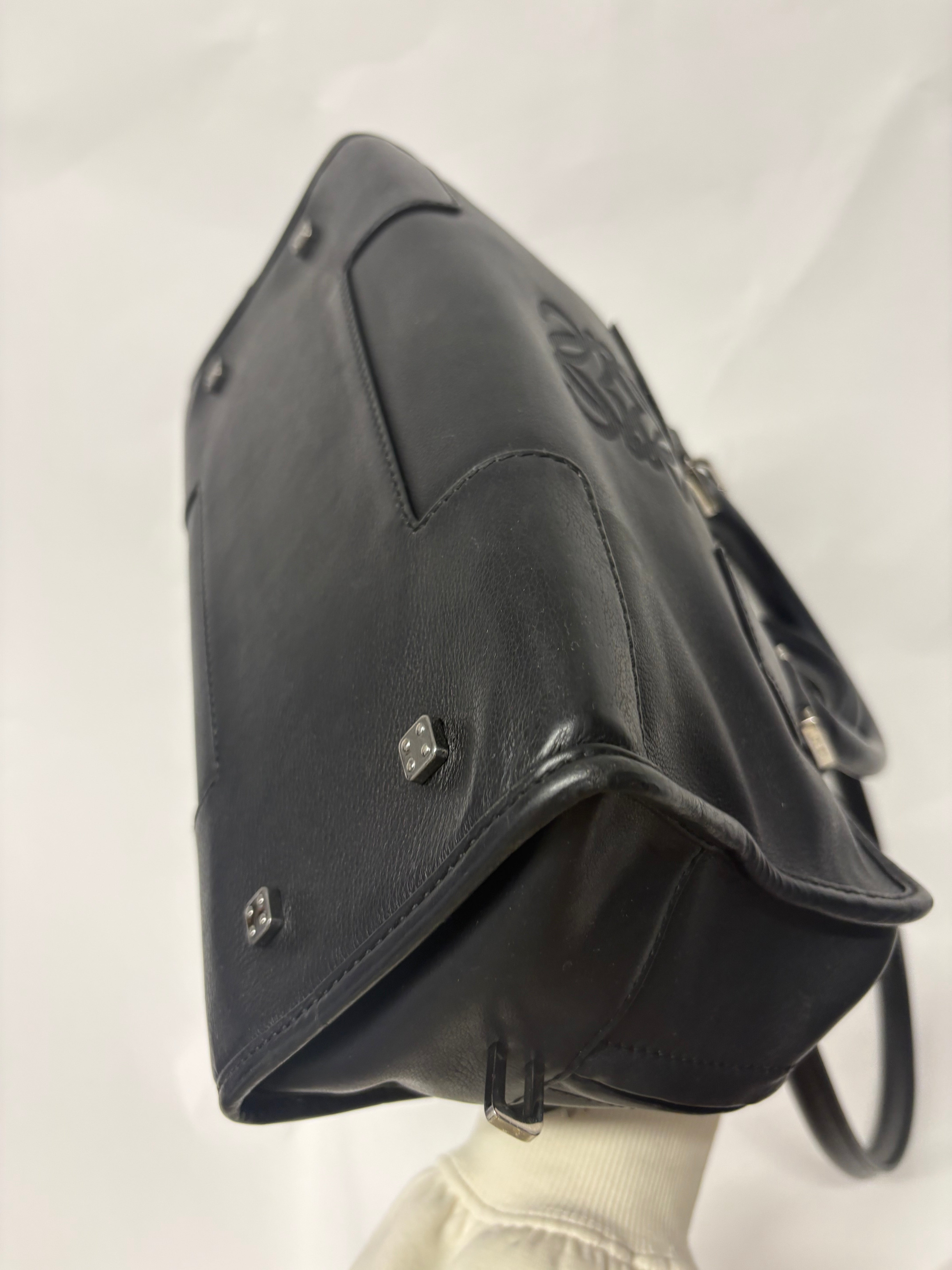 Loewe amazona 30 negro y plata con bandolera