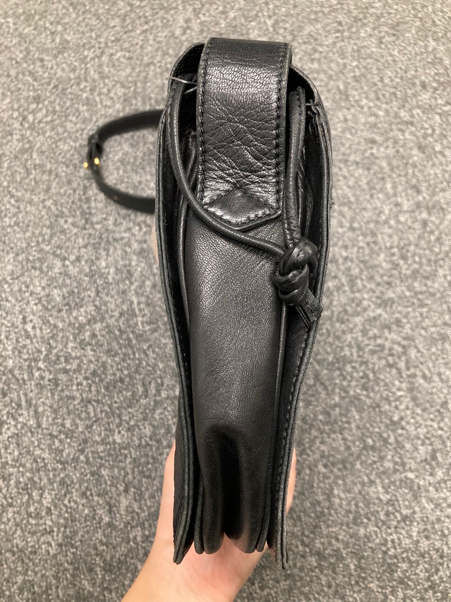 Loewe Flamenco Shoulder en piel negra pequeño