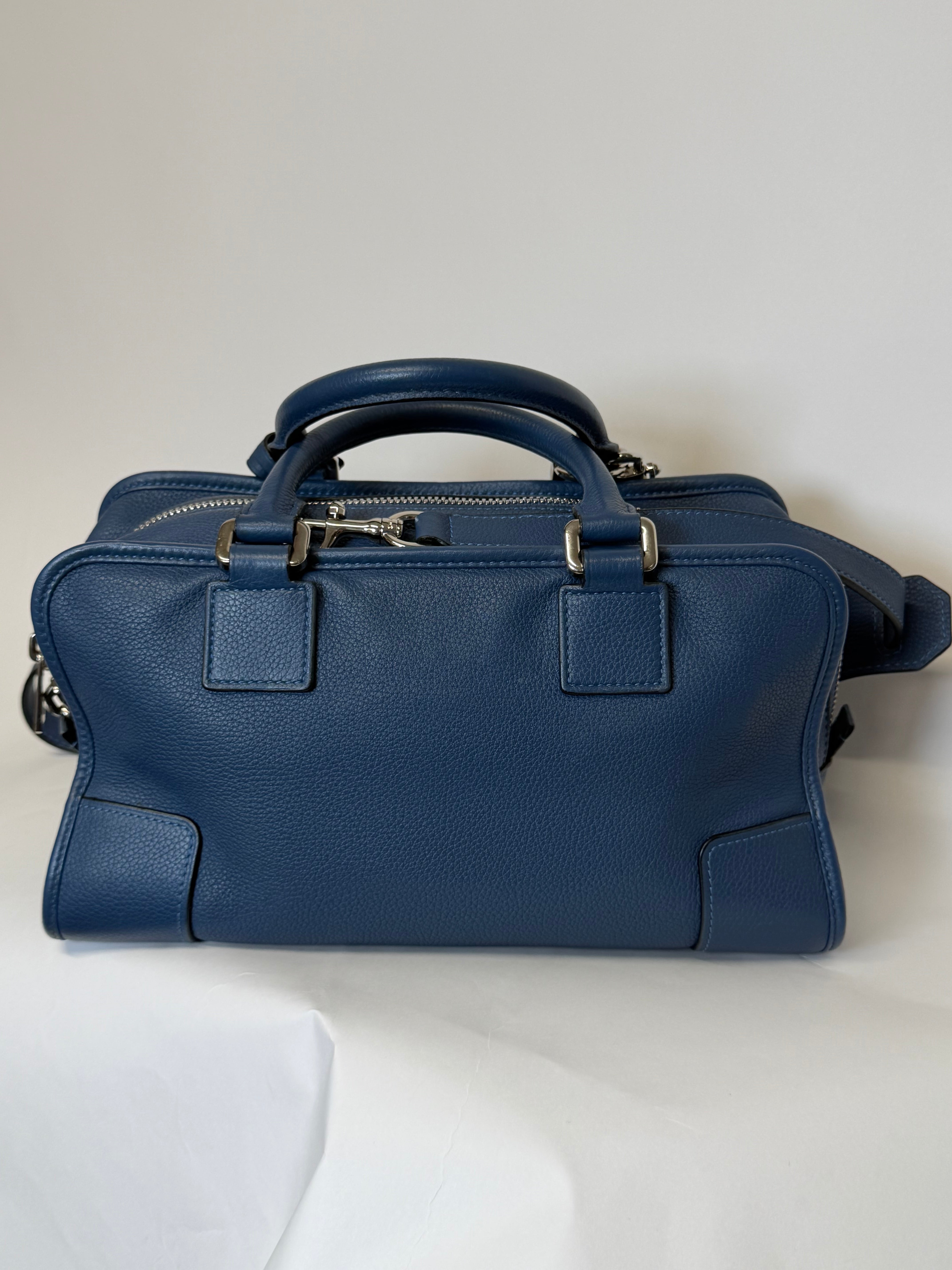 Loewe Amazona 28 Azul Navy modelo nuevo con bandolera