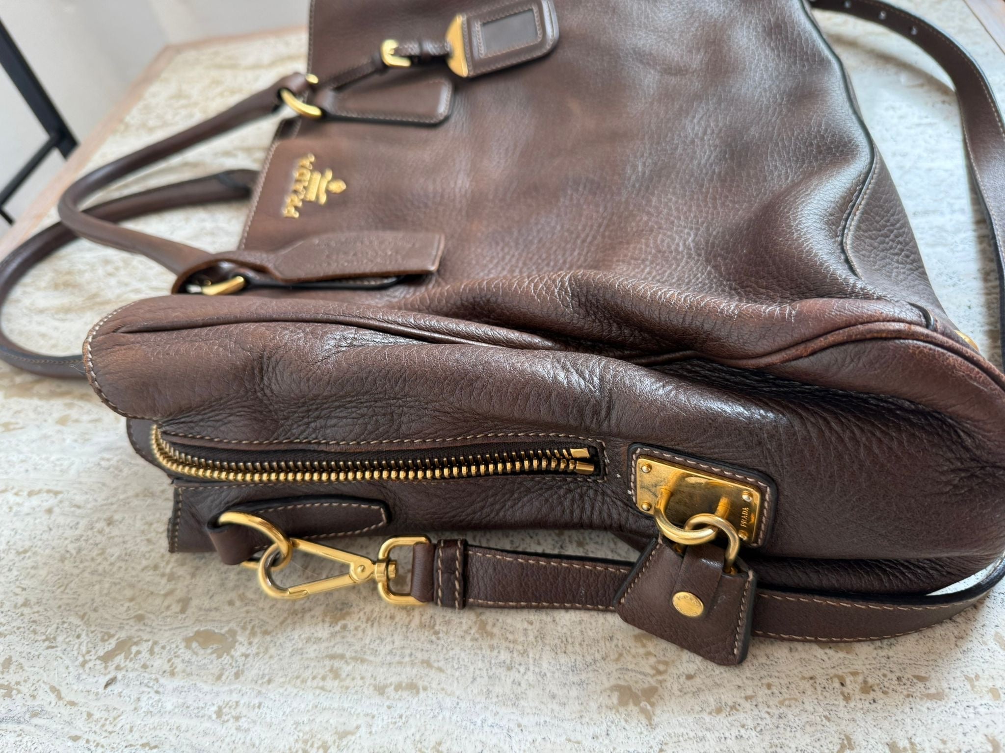 Prada Tote marrón en cuero con bandolera