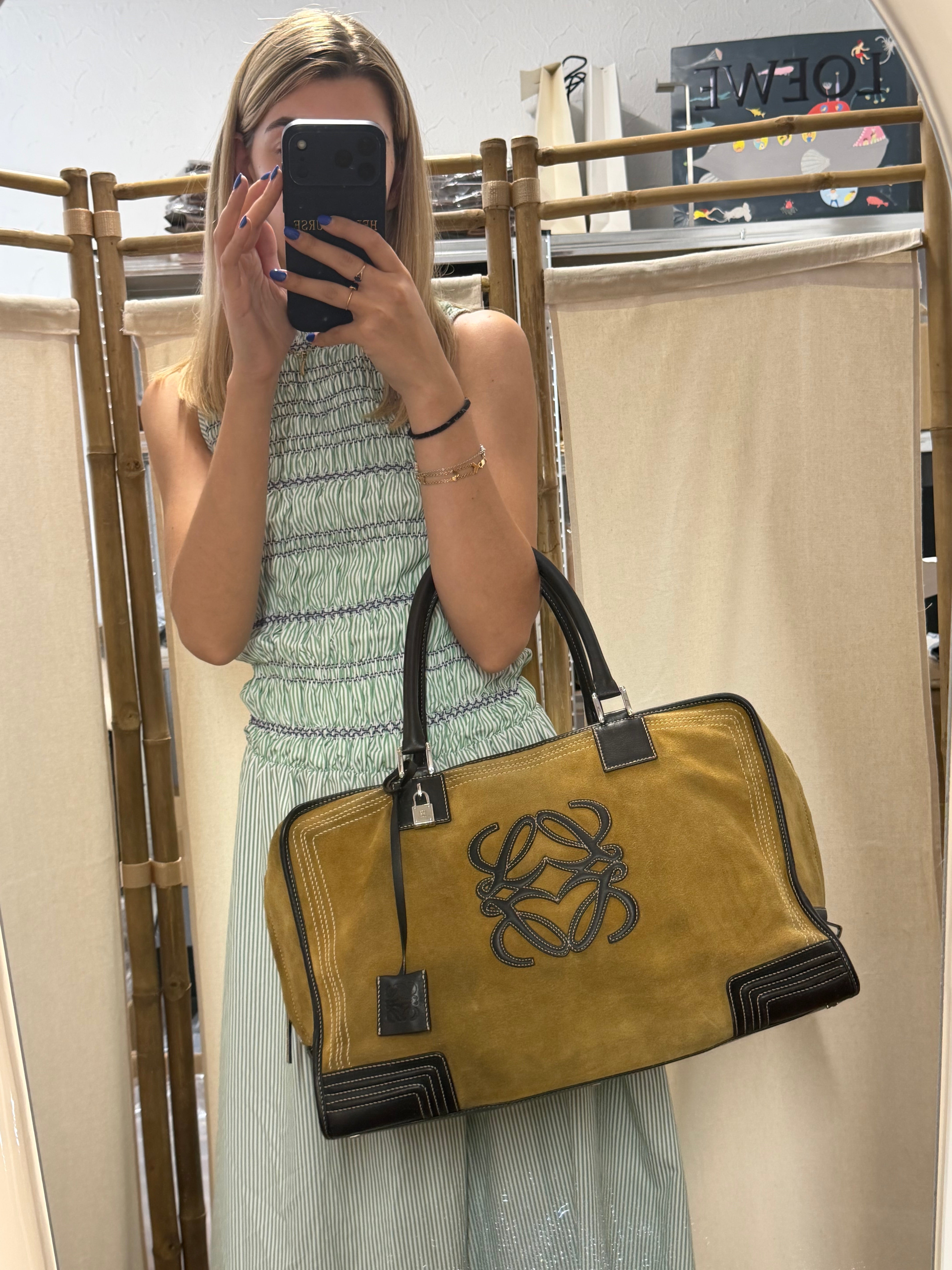 Loewe Amazona 44 | Ante Oro Anagrama Grande