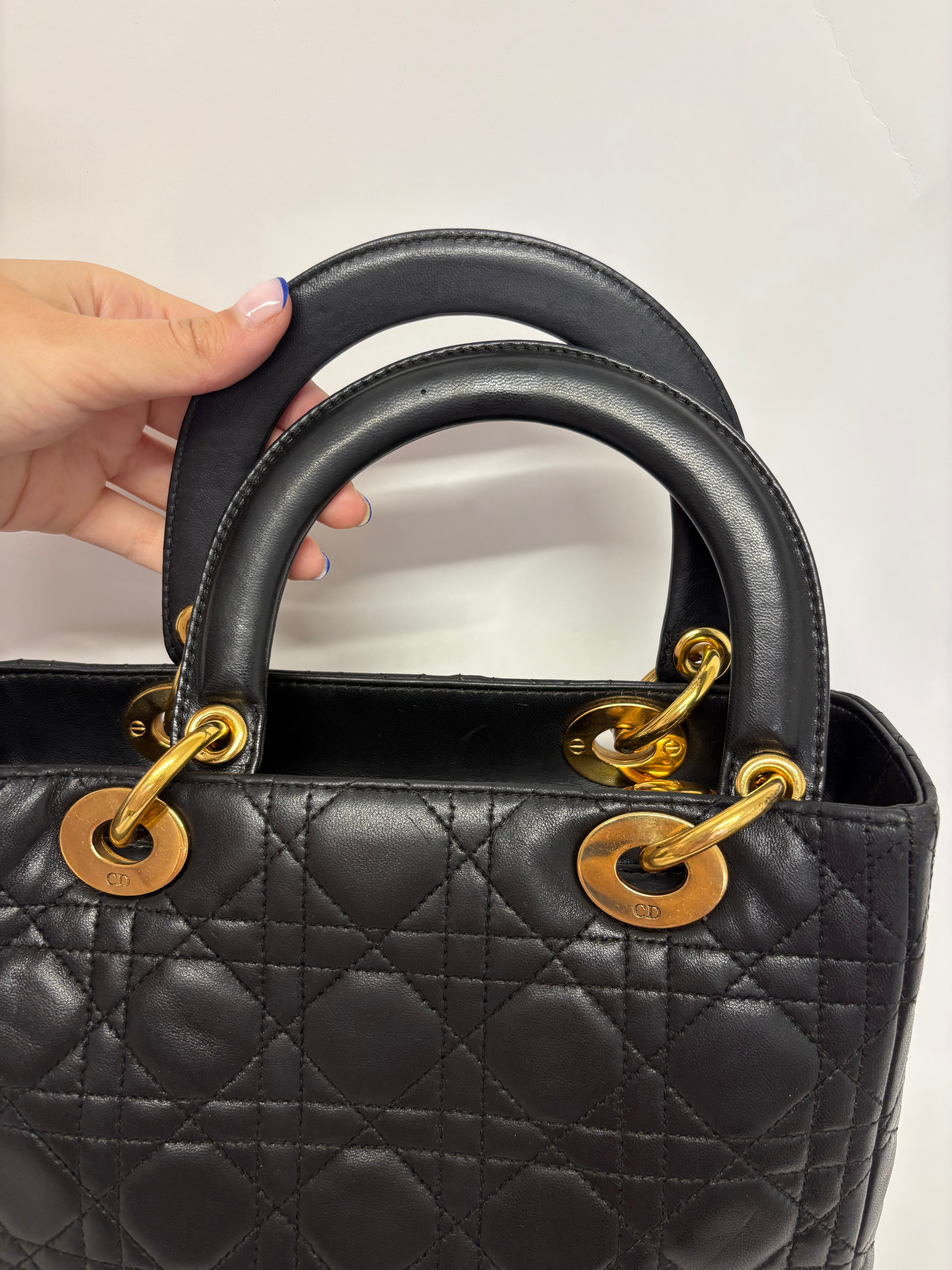 Christian Dior Lady Dior Mediana Cannage Negra y dorado