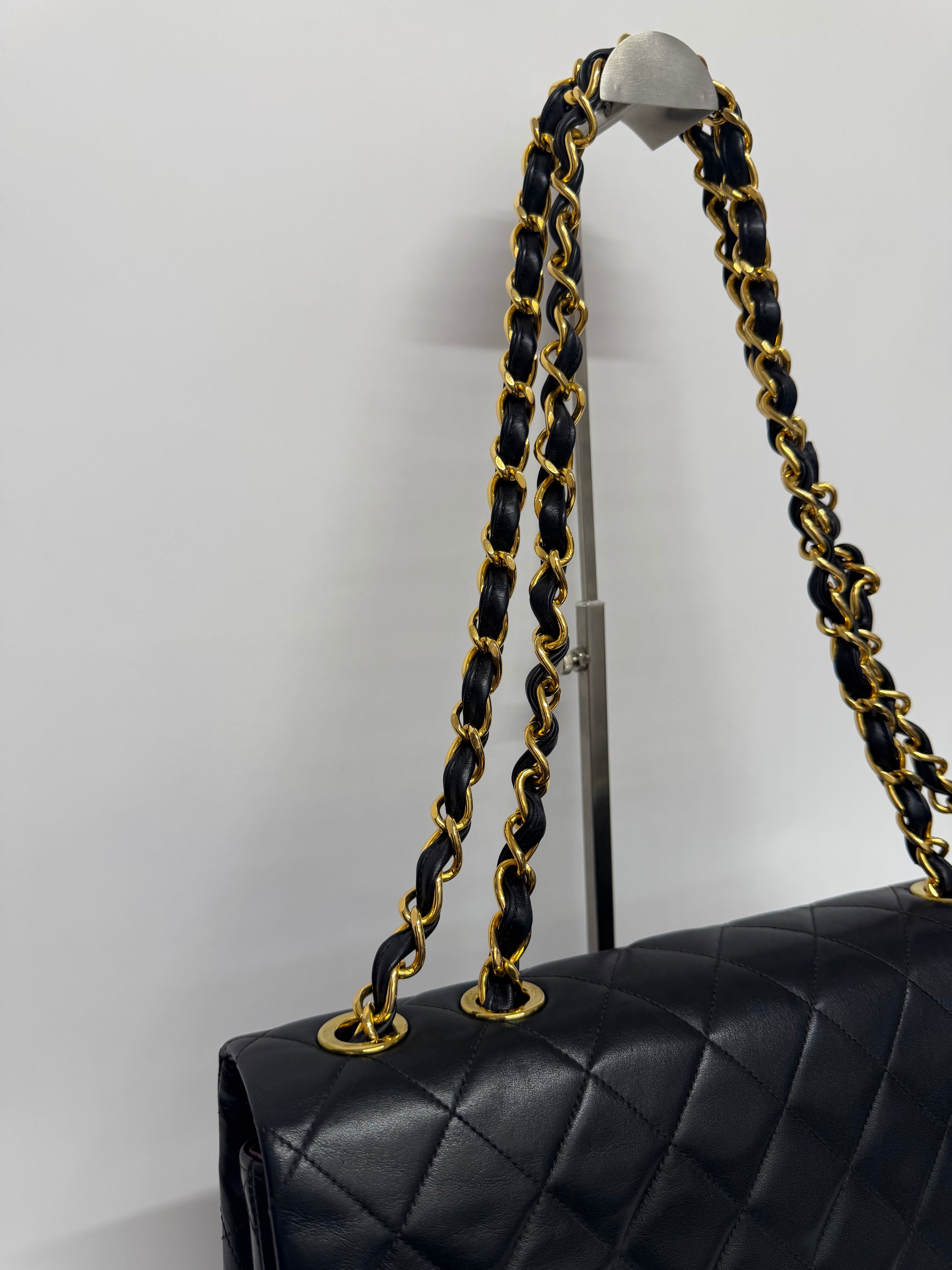 Chanel Maxi Jumbo Single Flap Lambskin Negro GHW