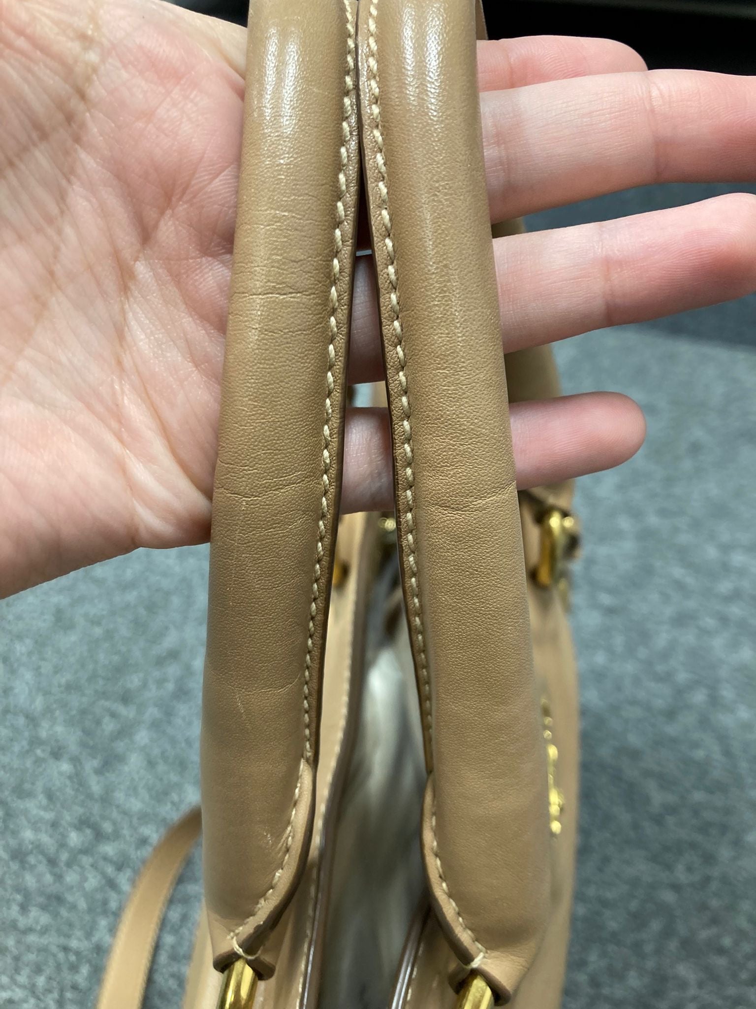 Prada Logo 2way Tote – Piel beige