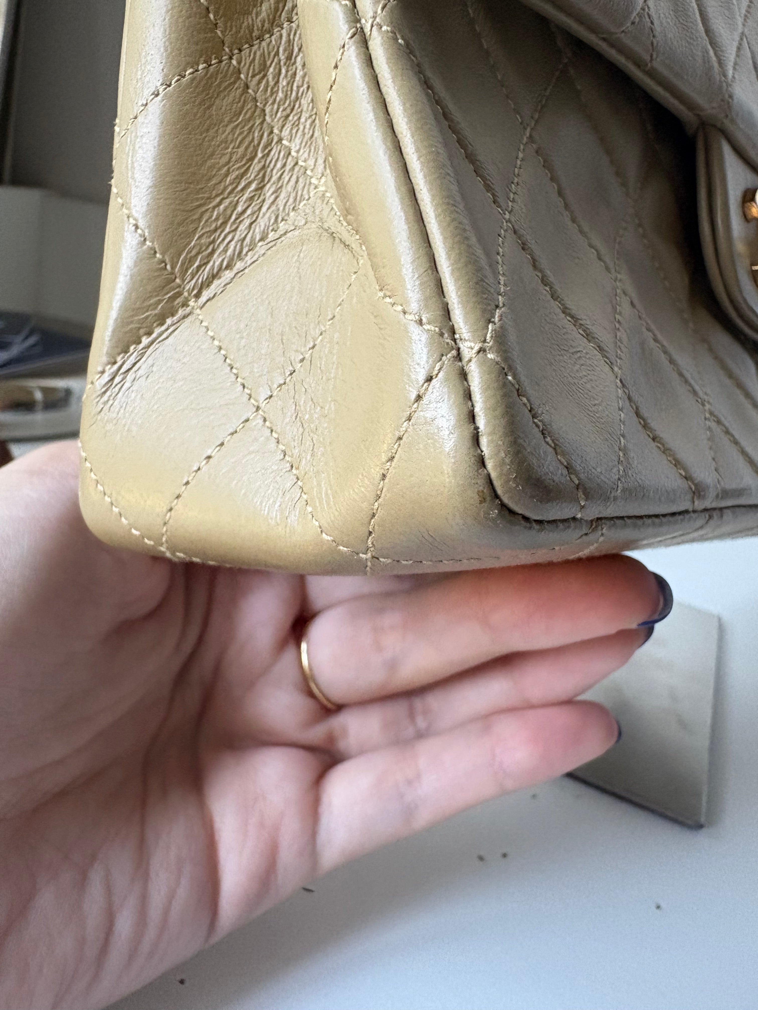 Chanel Timeless Double Flap 22 Beige en piel de cordero