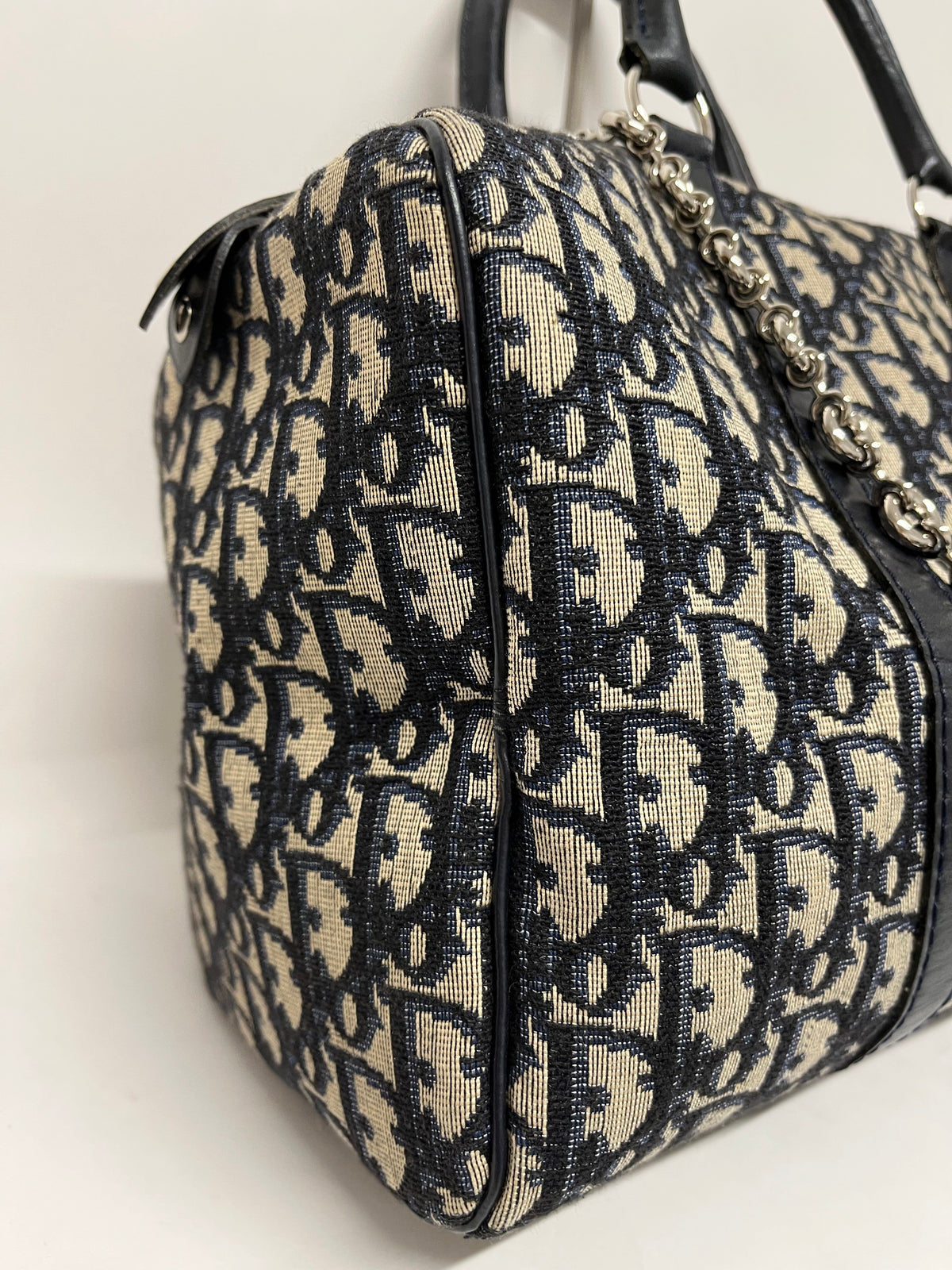 Christian Dior Boston 30 Lona Trotter con Interior en Tela y Bandolera de Borlas