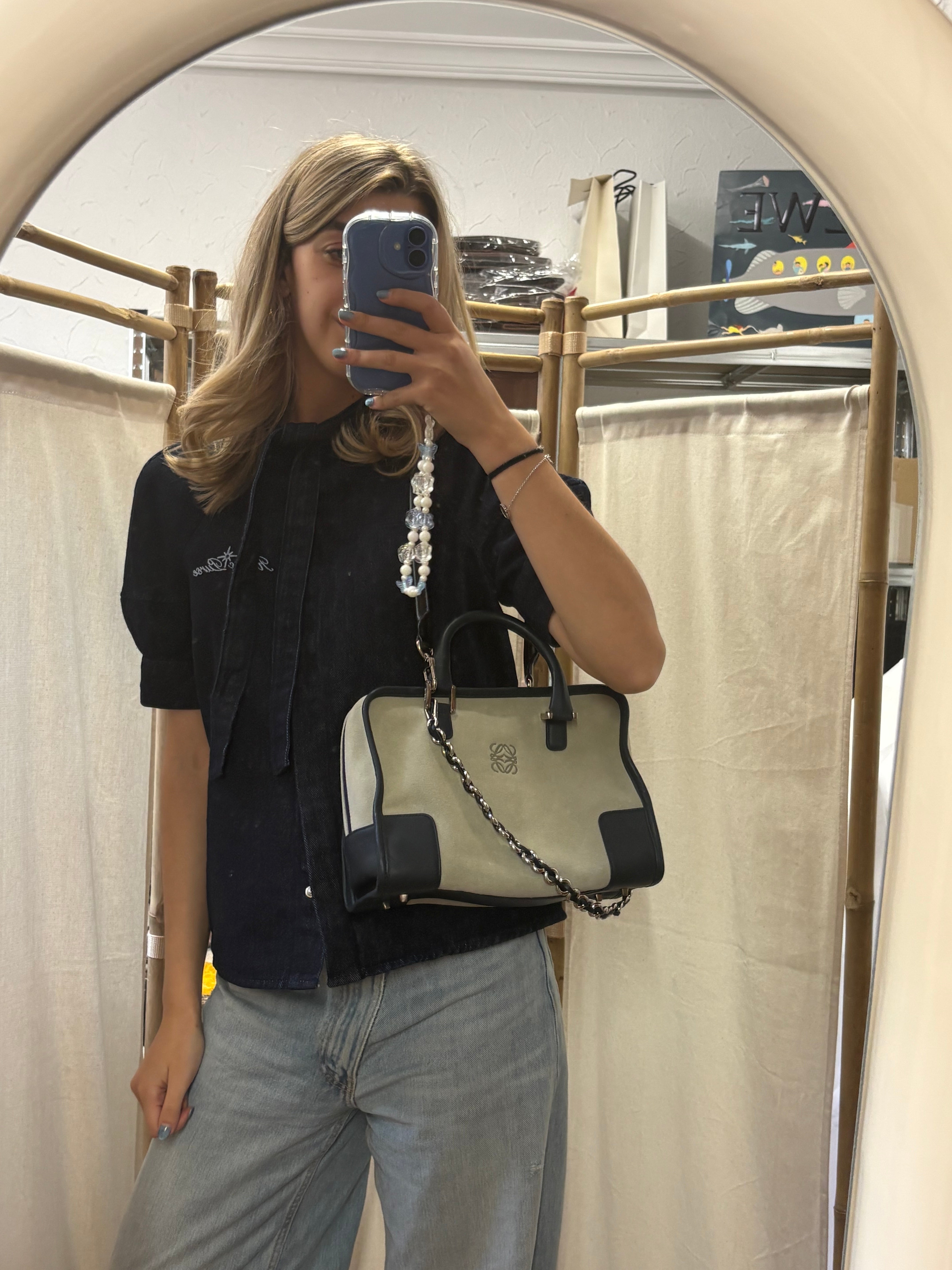 Loewe Amazona 27 Ante y Piel Verde Claro 2 bandoleras
