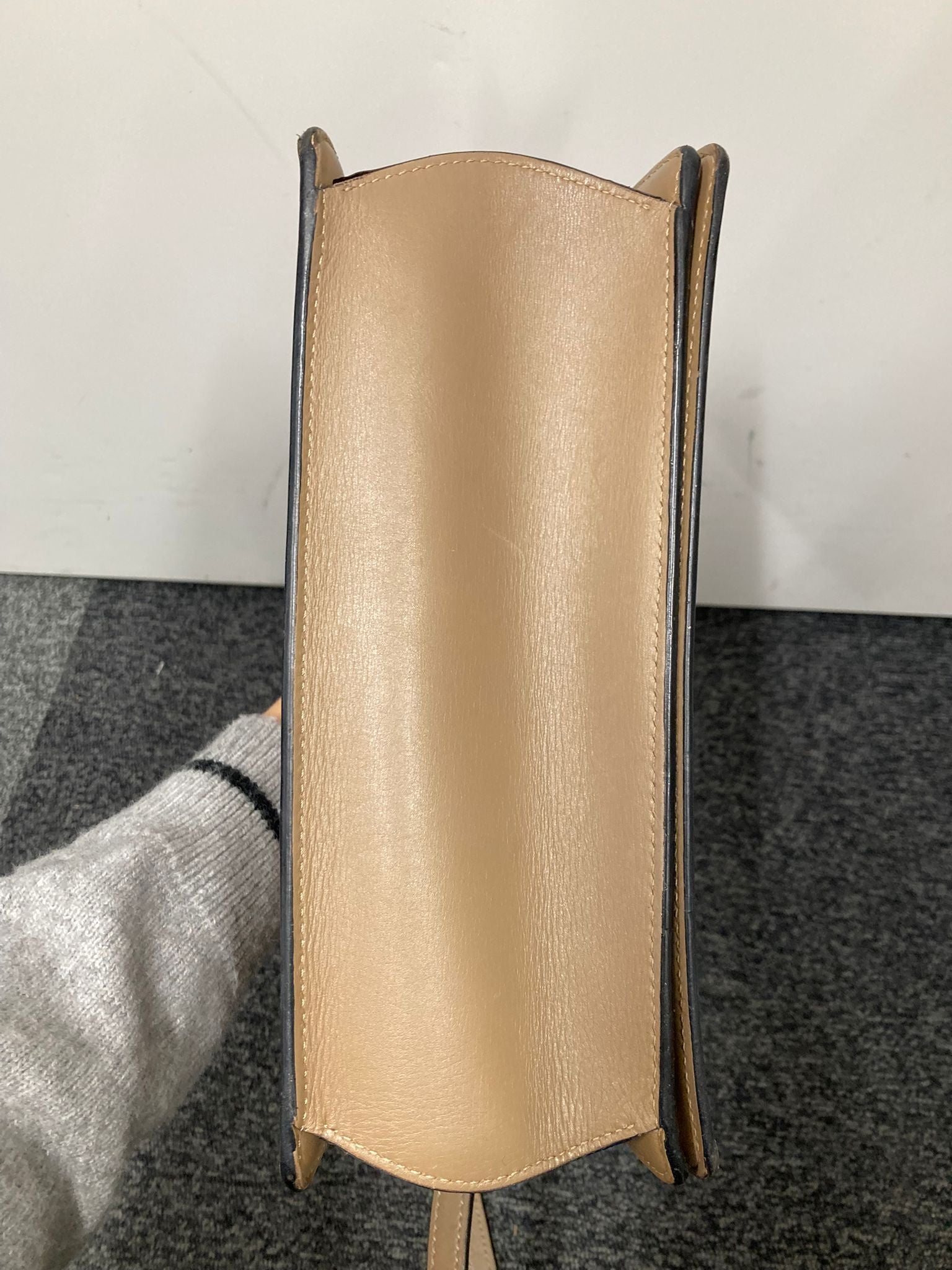 Loewe Barcelona bandolera beige