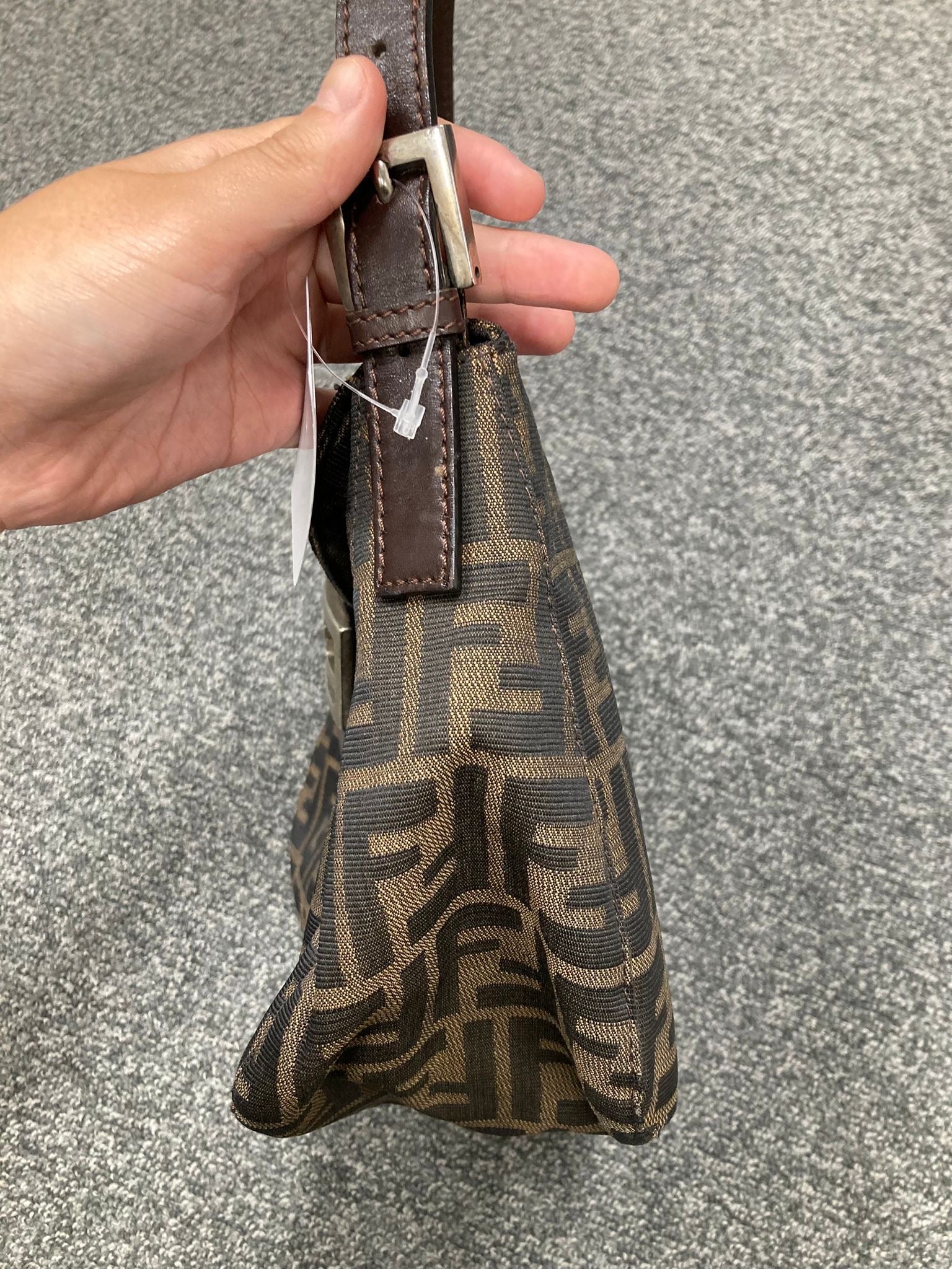 Fendi Zucca hombro con doble solapa – Monograma marrón
