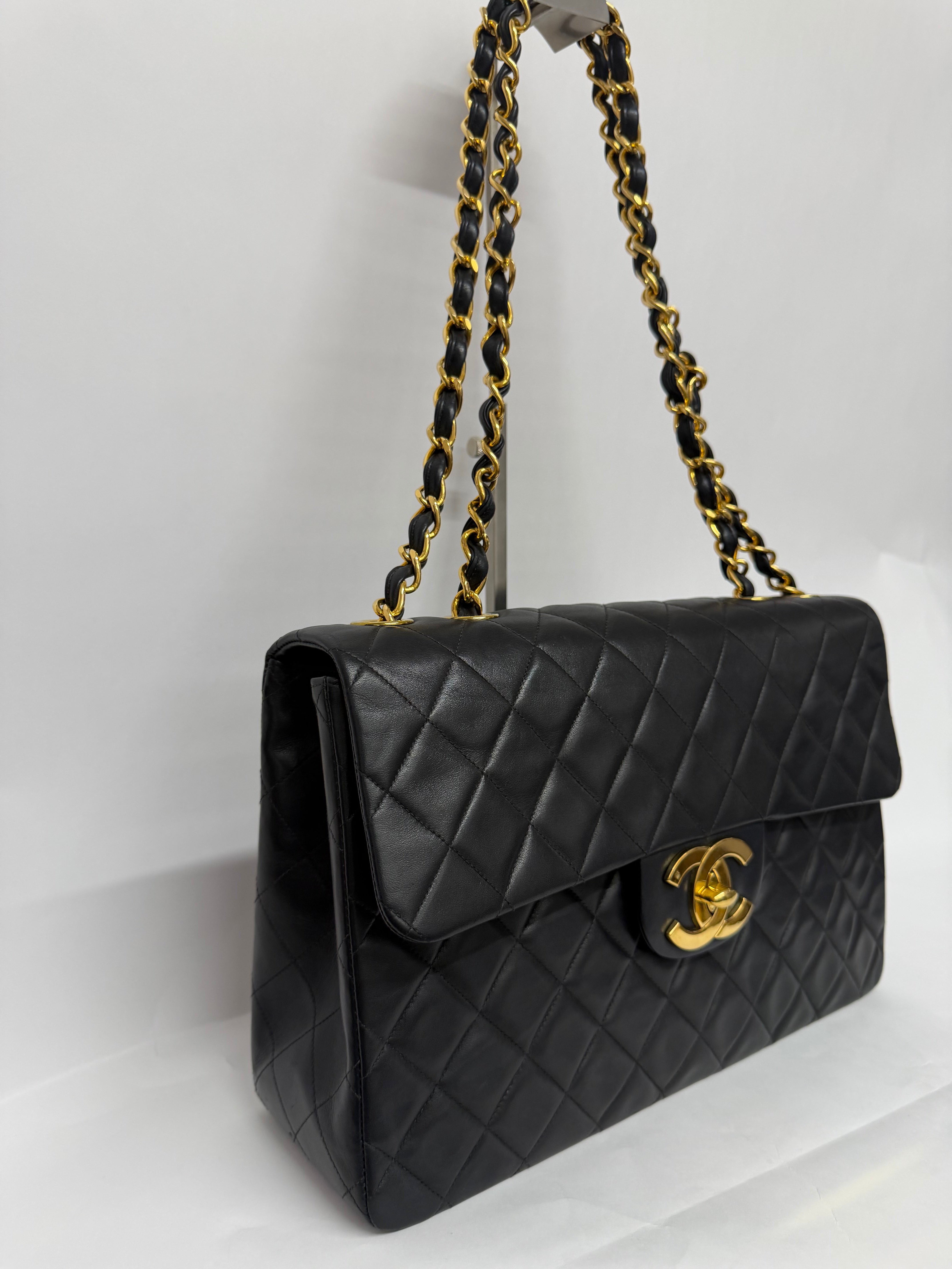 Chanel Maxi Jumbo Single Flap Lambskin Negro GHW