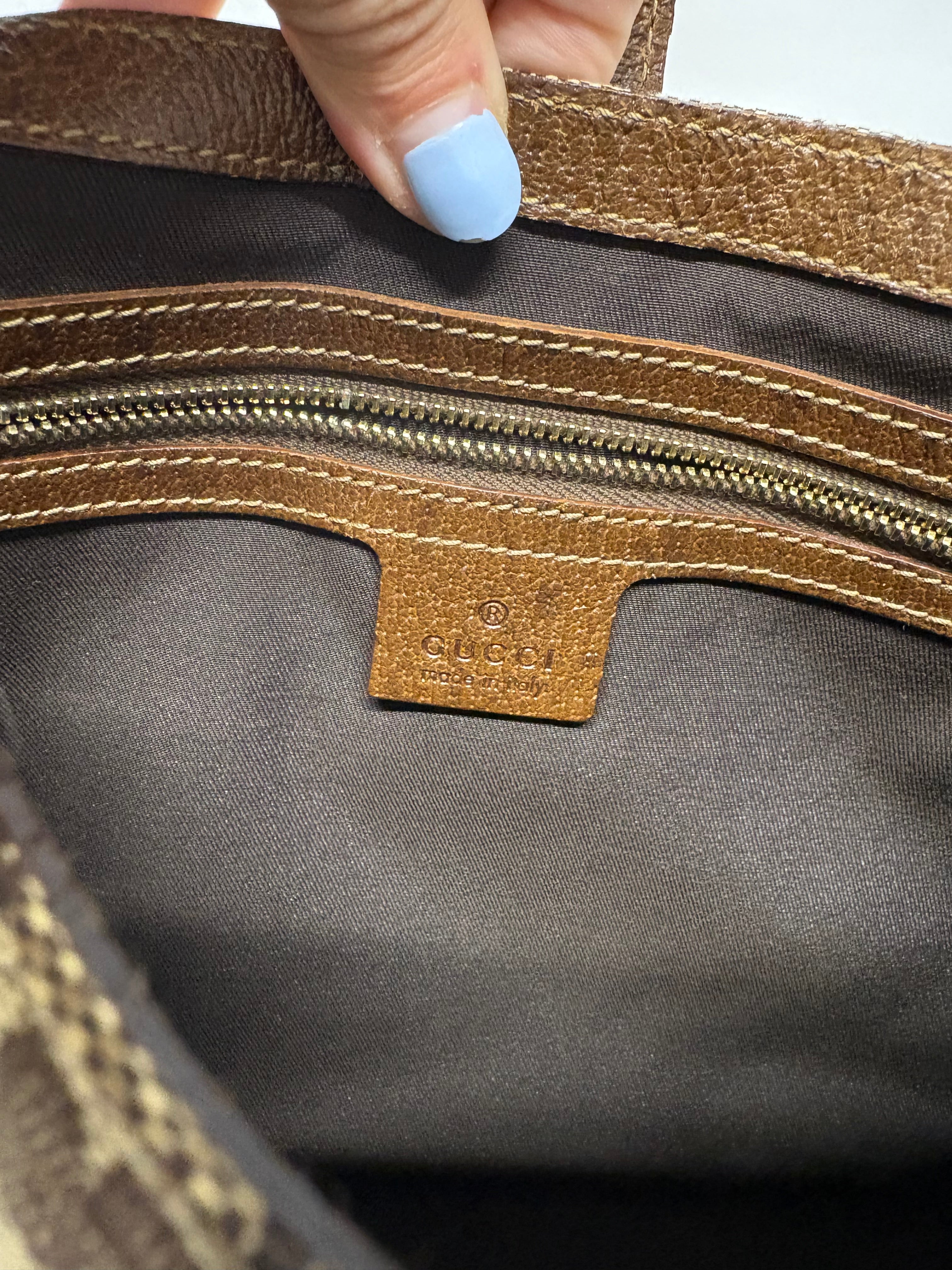 Gucci Jackie clásica GG canvas marrón con cierre pistón dorado