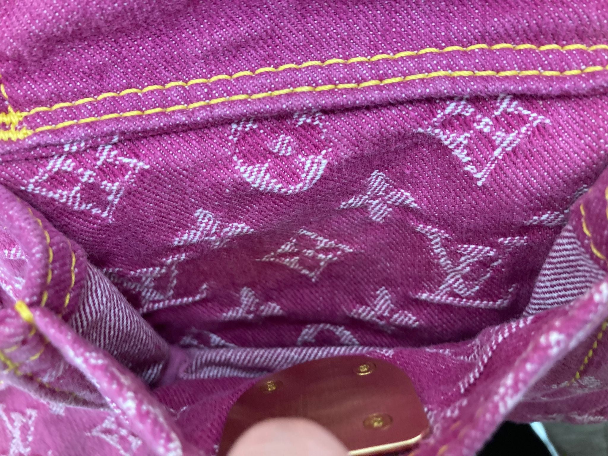 Bolso Louis Vuitton Baggy GM Monogram Denim rosa